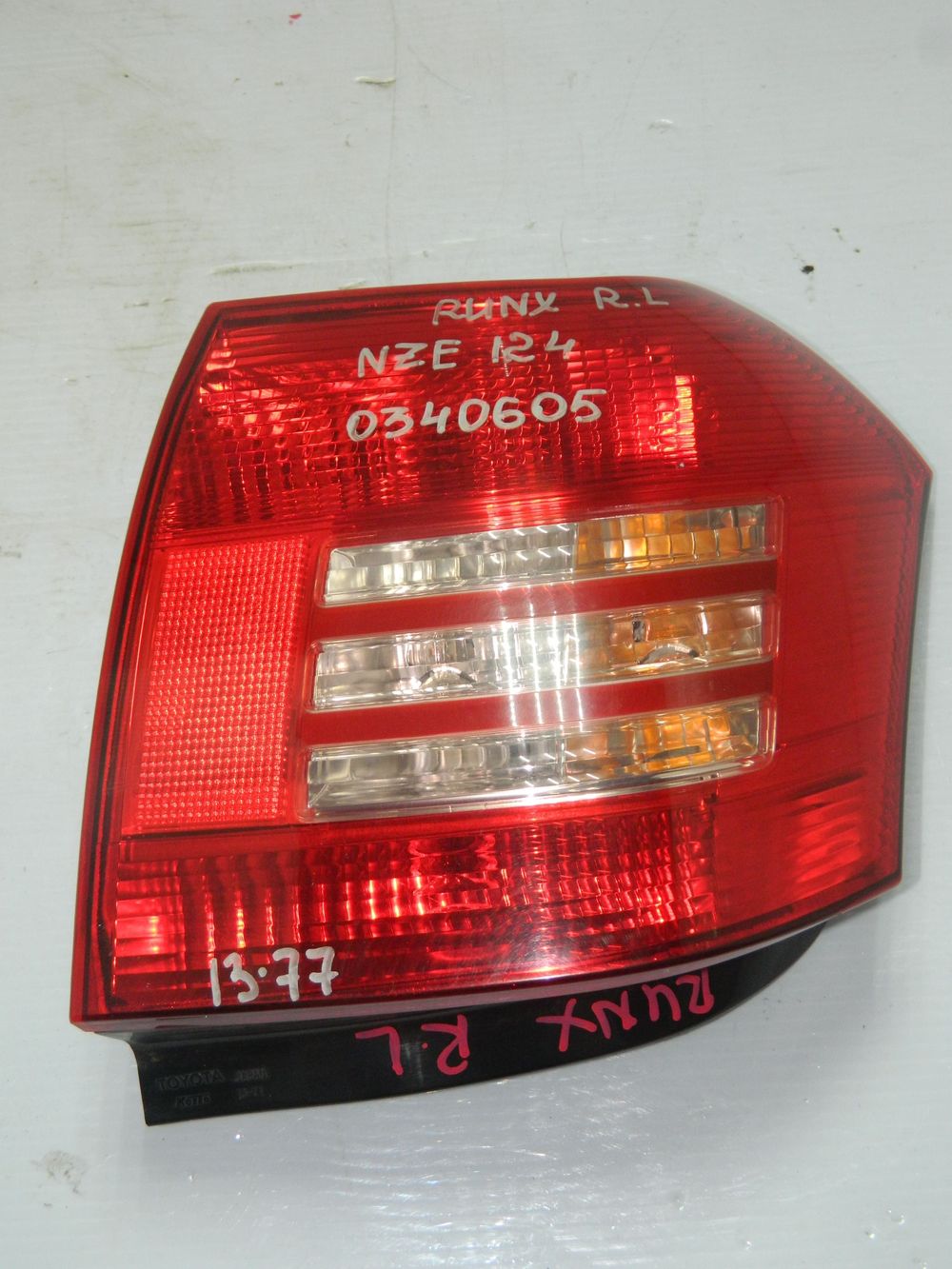 Фонарь TOYOTA RUNX NZE124 Зад Лев 1377 (Контрактный)
