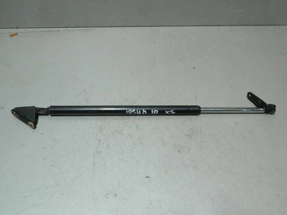 Амортизатор багажника TOYOTA IPSUM SXM10 Прав (Контрактный) 81532206