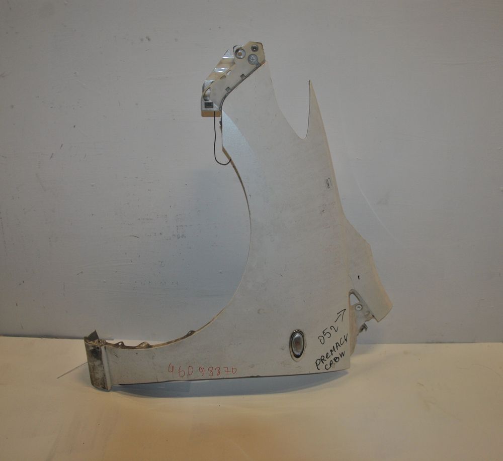 Крыло MAZDA PREMACY CR3W Перед Лев (Контрактный) 46098870