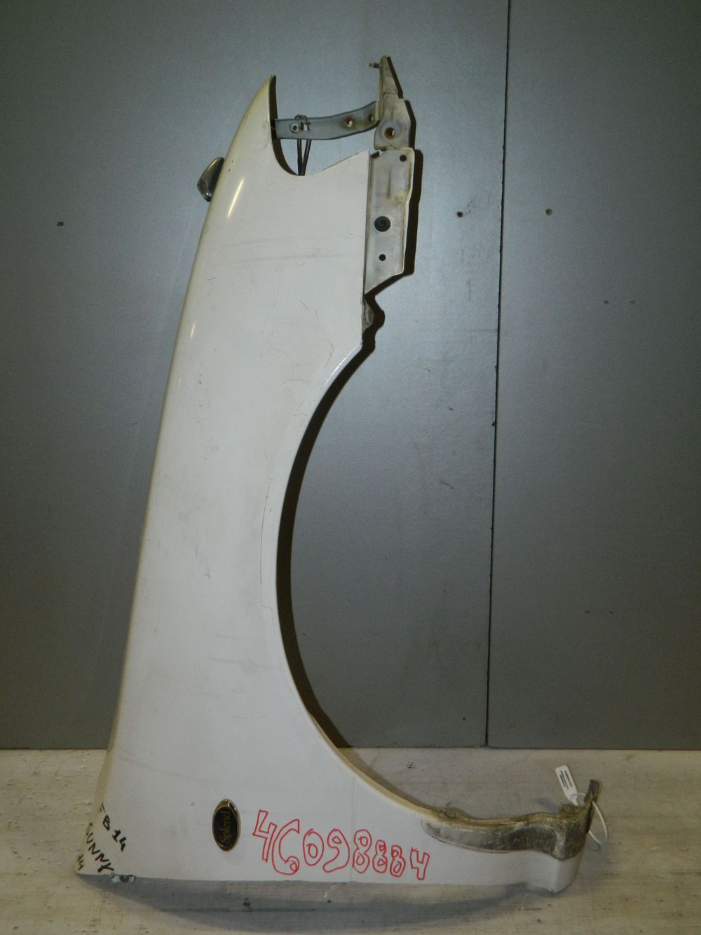 Крыло NISSAN SUNNY FB14 Перед Прав (Контрактный) 46098884