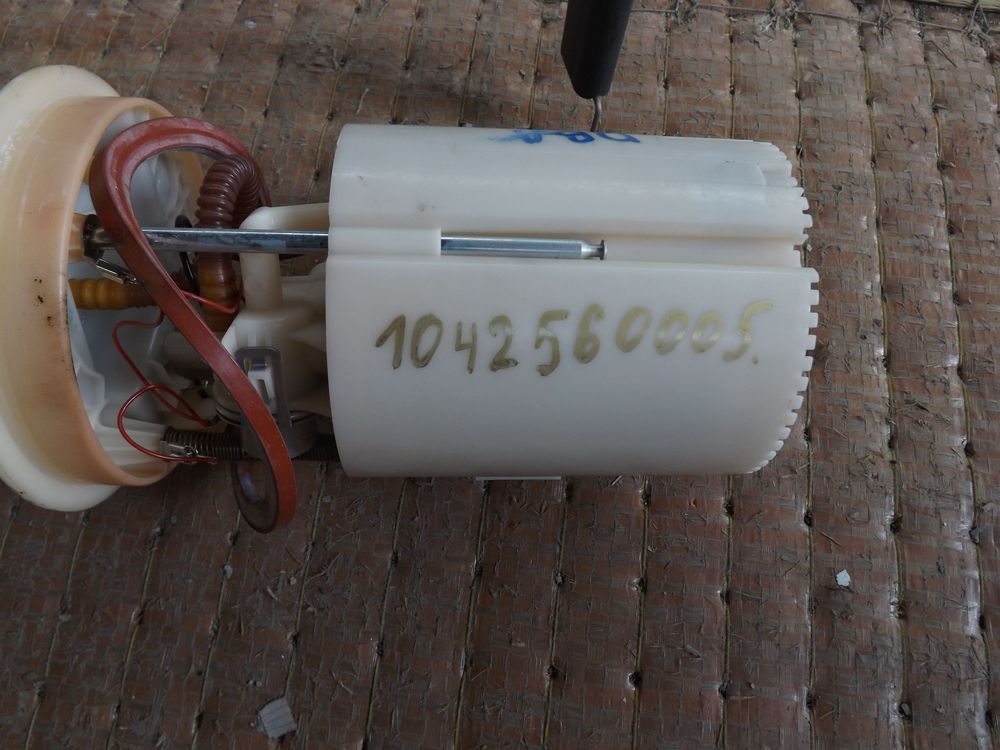 Насос топливный MAZDA AXELA BLEFP (контрактный) 1042560005