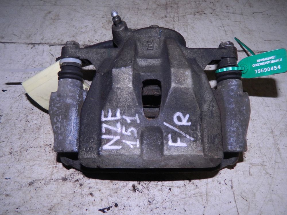 Суппорт TOYOTA AURIS NZE151 Перед Прав (Контрактный) 79590454