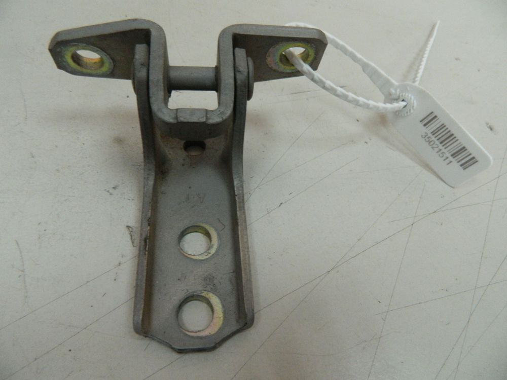 Петля двери MITSUBISHI DINGO CQ2A Перед Прав Низ (Контрактный) 35021511