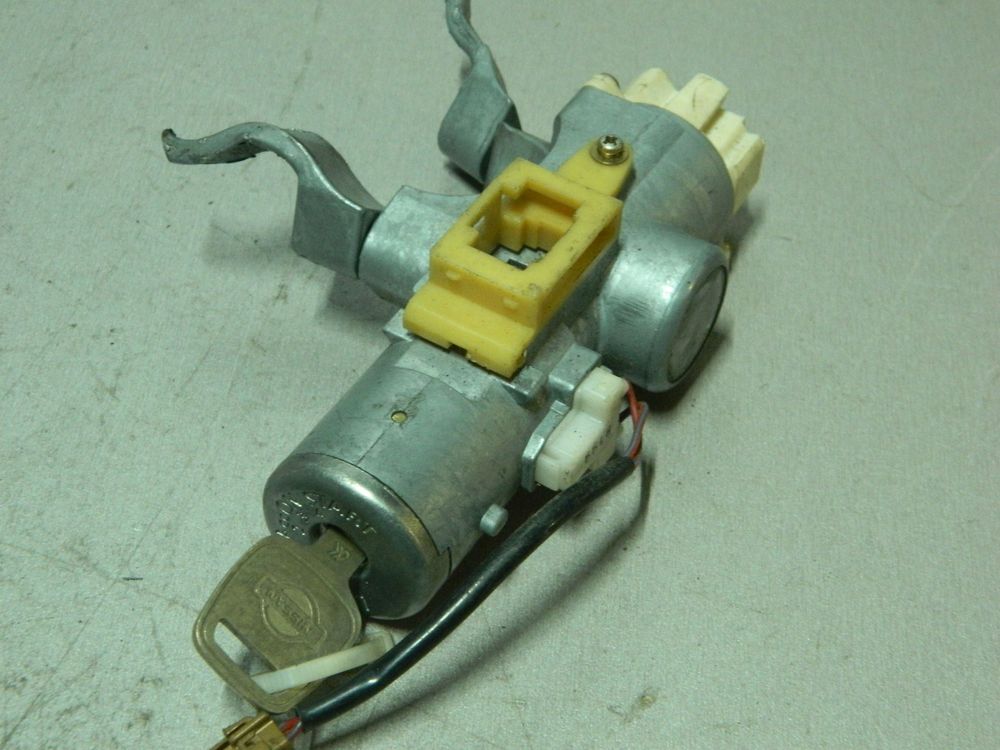 Замок зажигания NISSAN CEFIRO A33 (Контрактный) 81532337