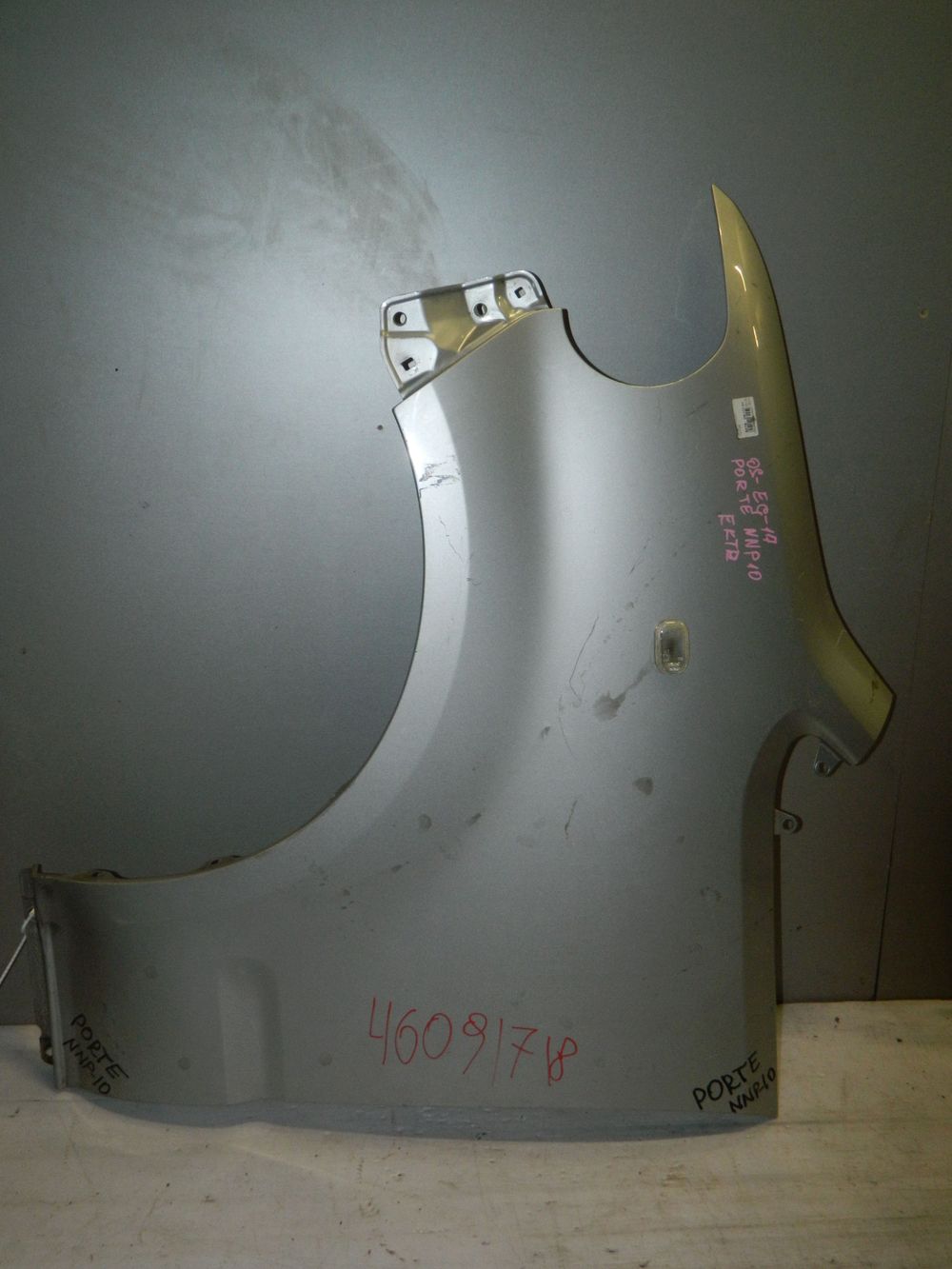Крыло TOYOTA PORTE NNP11 Перед Лев (Контрактный) 46091718