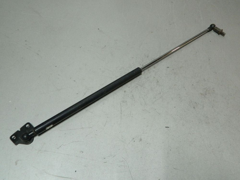 Амортизатор багажника MITSUBISHI LANCER CEDIA CS5W Прав (Контрактный) 81532192