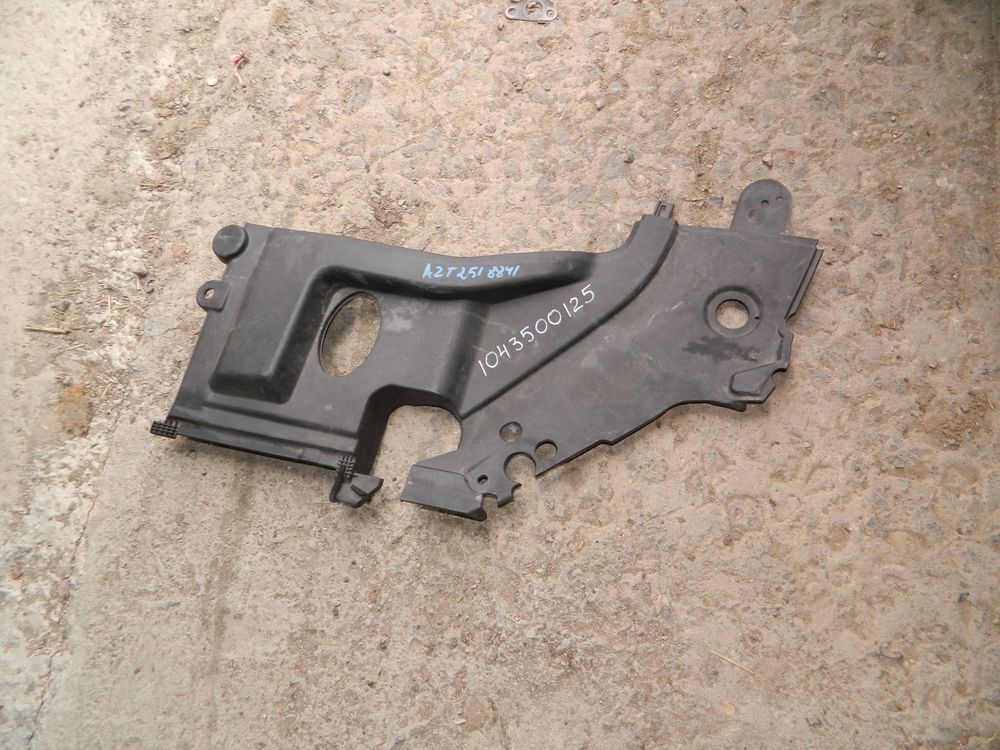Накладка на рамку радиатора TOYOTA AVENSIS AZT251 Прав (Контрактный) 1043500125