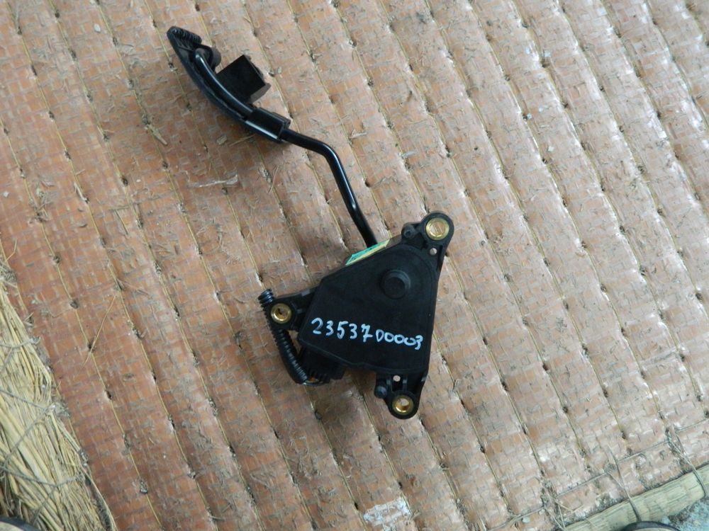 Педаль газа NISSAN DUALIS KJ10 (Контрактный) 2353700003