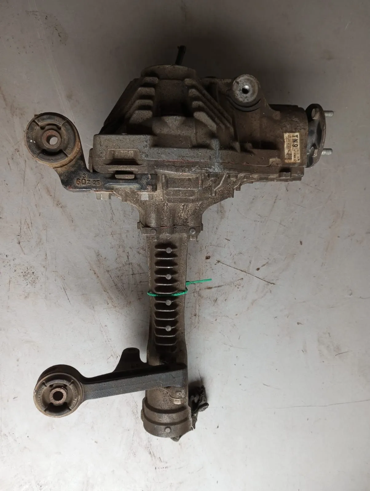 Редуктор TOYOTA LAND CRUISER J200 Перед (Б/У) 81530998