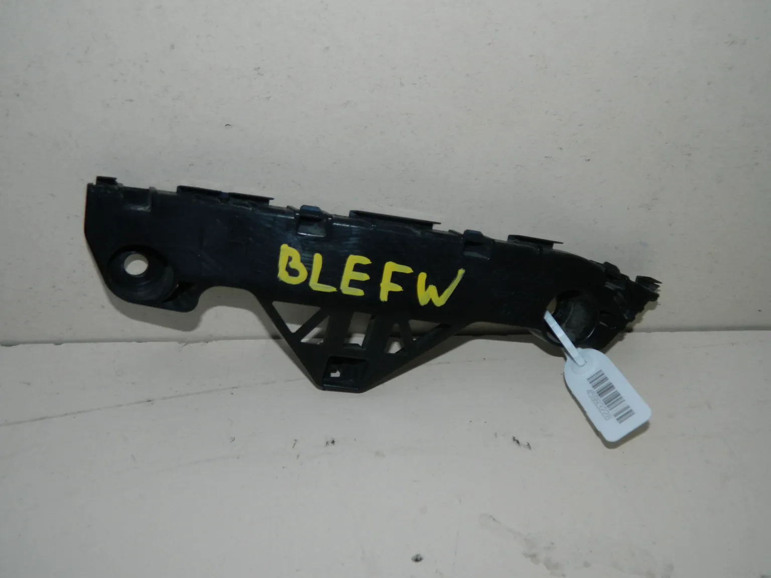 Крепление бампера MAZDA AXELA BLEFW Перед Лев (Контрактный) 45993228