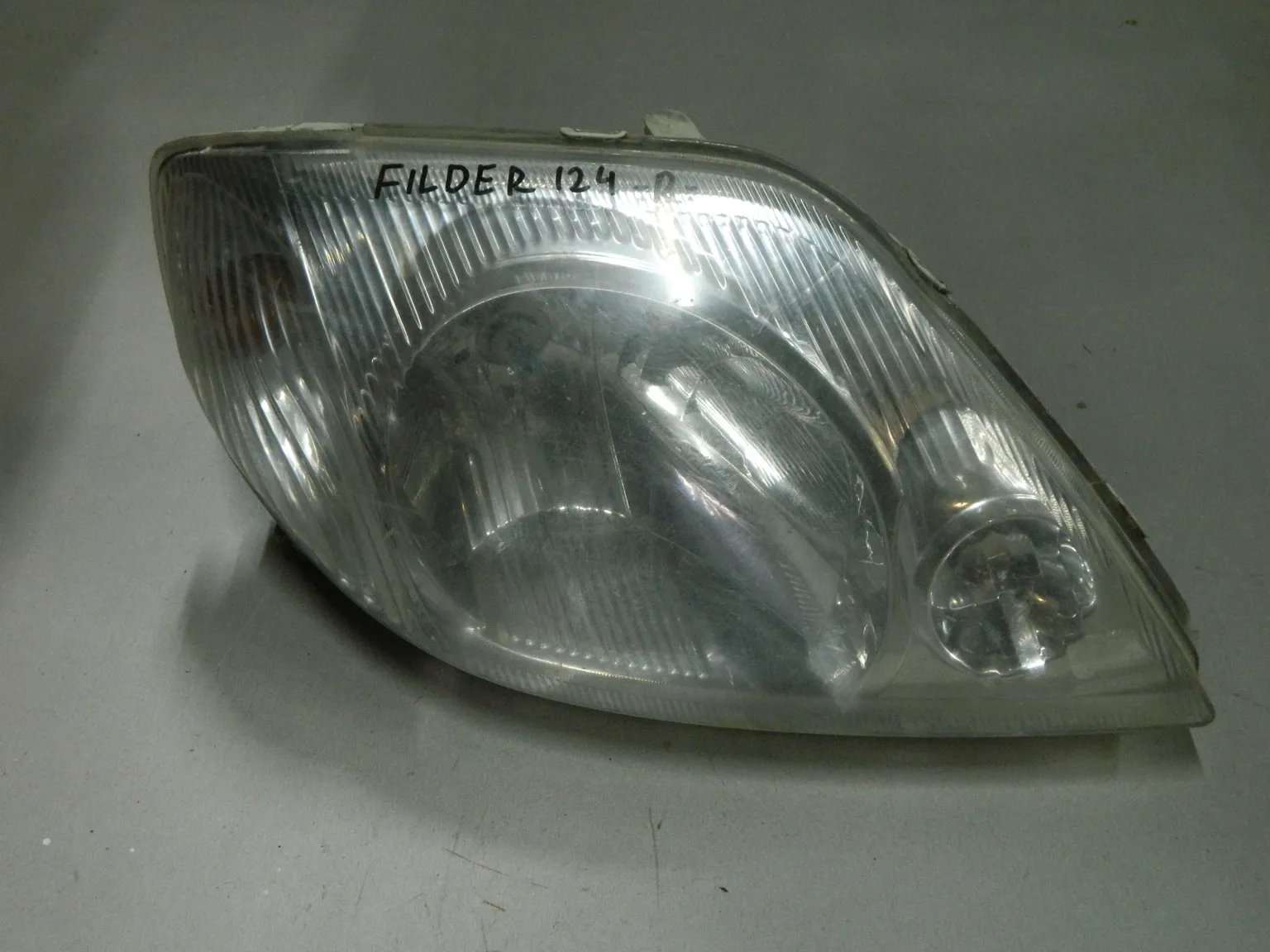 Фара TOYOTA COROLLA FIELDER ZZE124 Перед Прав 12498 (Контрактный) 03344307