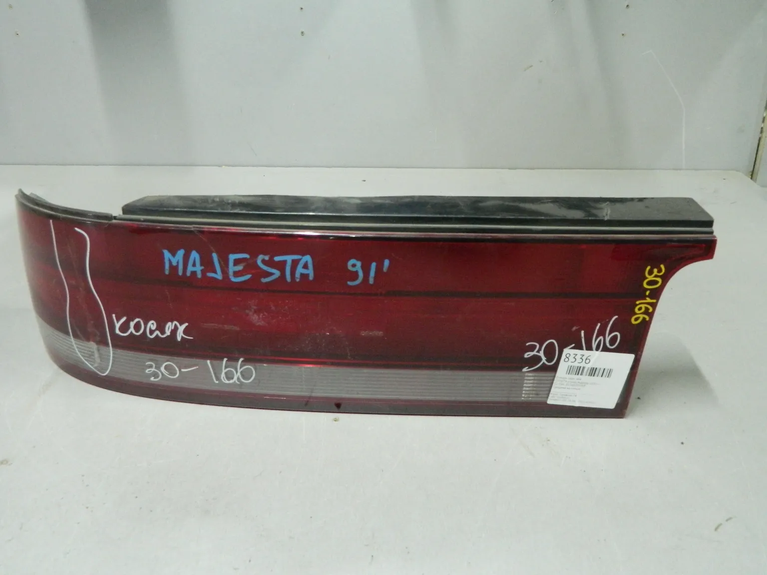 Фонарь TOYOTA CROWN MAJESTA UZS147 Зад Лев 30166 (Контрактный) 64492302