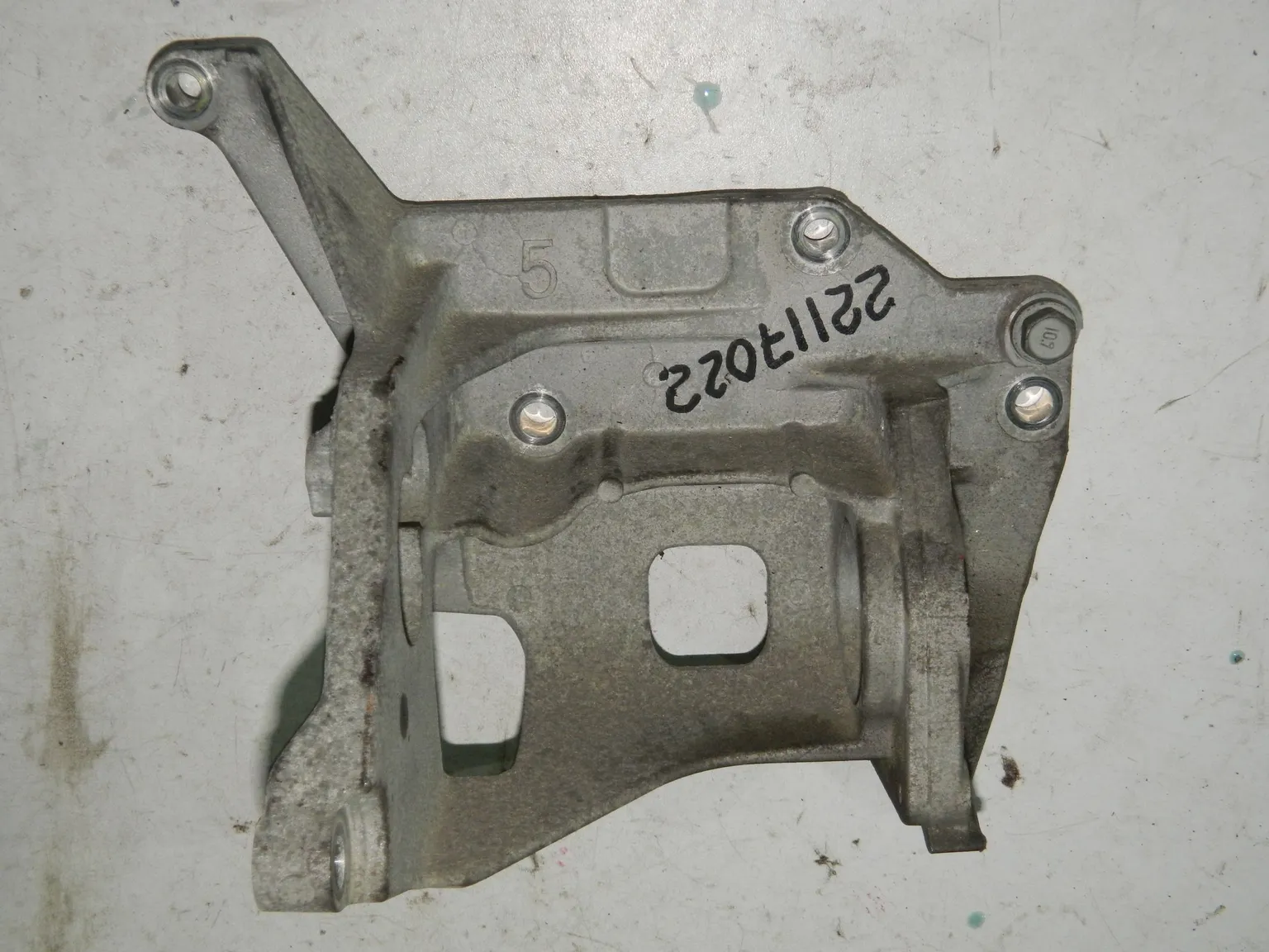 Кронштейн привода NISSAN X-TRAIL NT31 MR20DE (Контрактный) 22117022