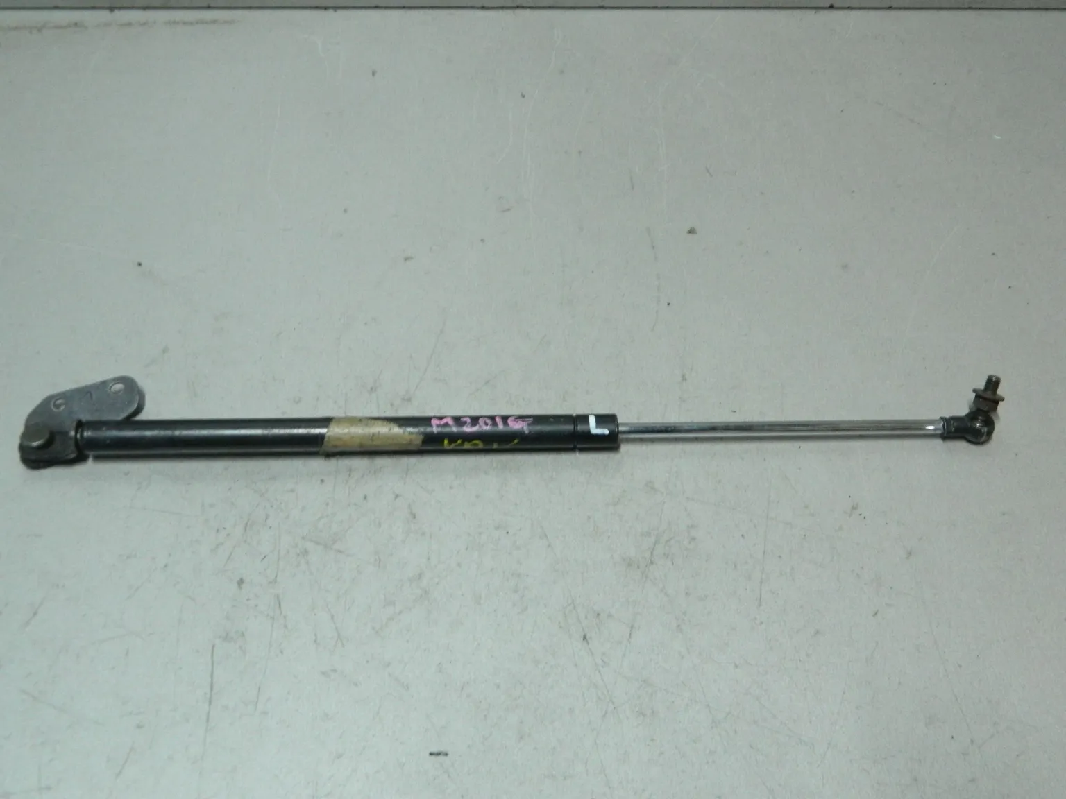 Амортизатор багажника DAIHATSU YRV M201G Лев (Контрактный) 81532147