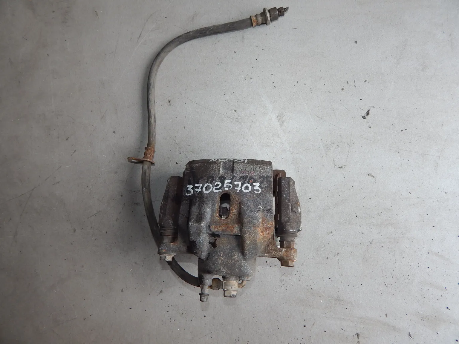 Суппорт подвески TOYOTA SIENTA NCP81 Перед Лев (Контрактный) 37025703