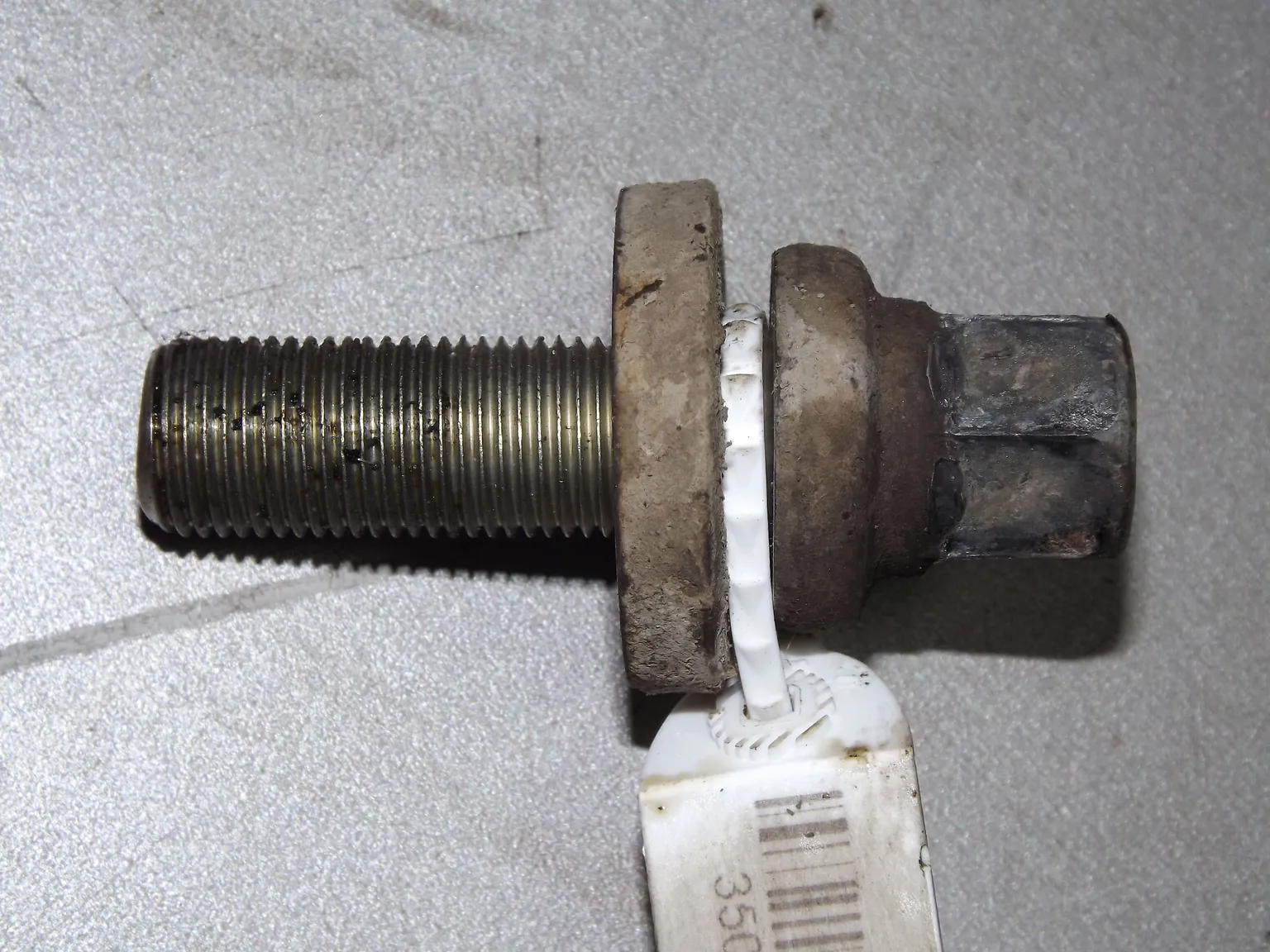 Болт шкива коленвала HONDA R20A (Контрактный) 35023571