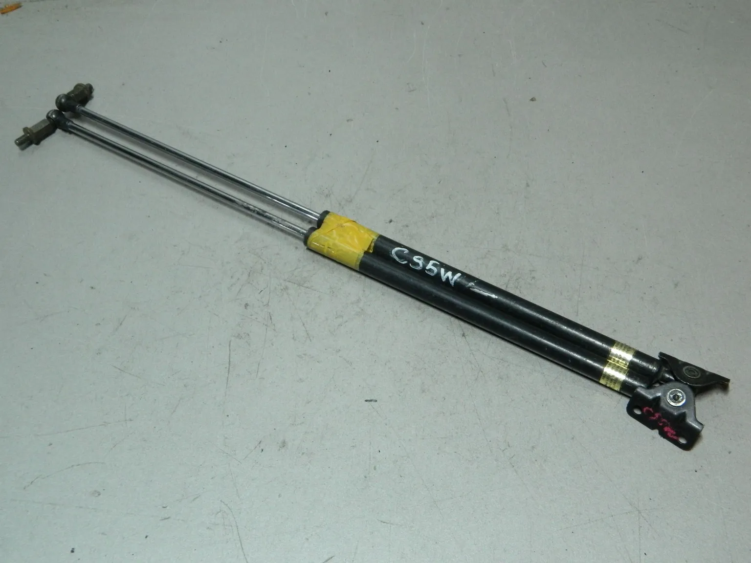 Амортизатор багажника MITSUBISHI LANCER CEDIA CS5W (Контрактный) 81528845