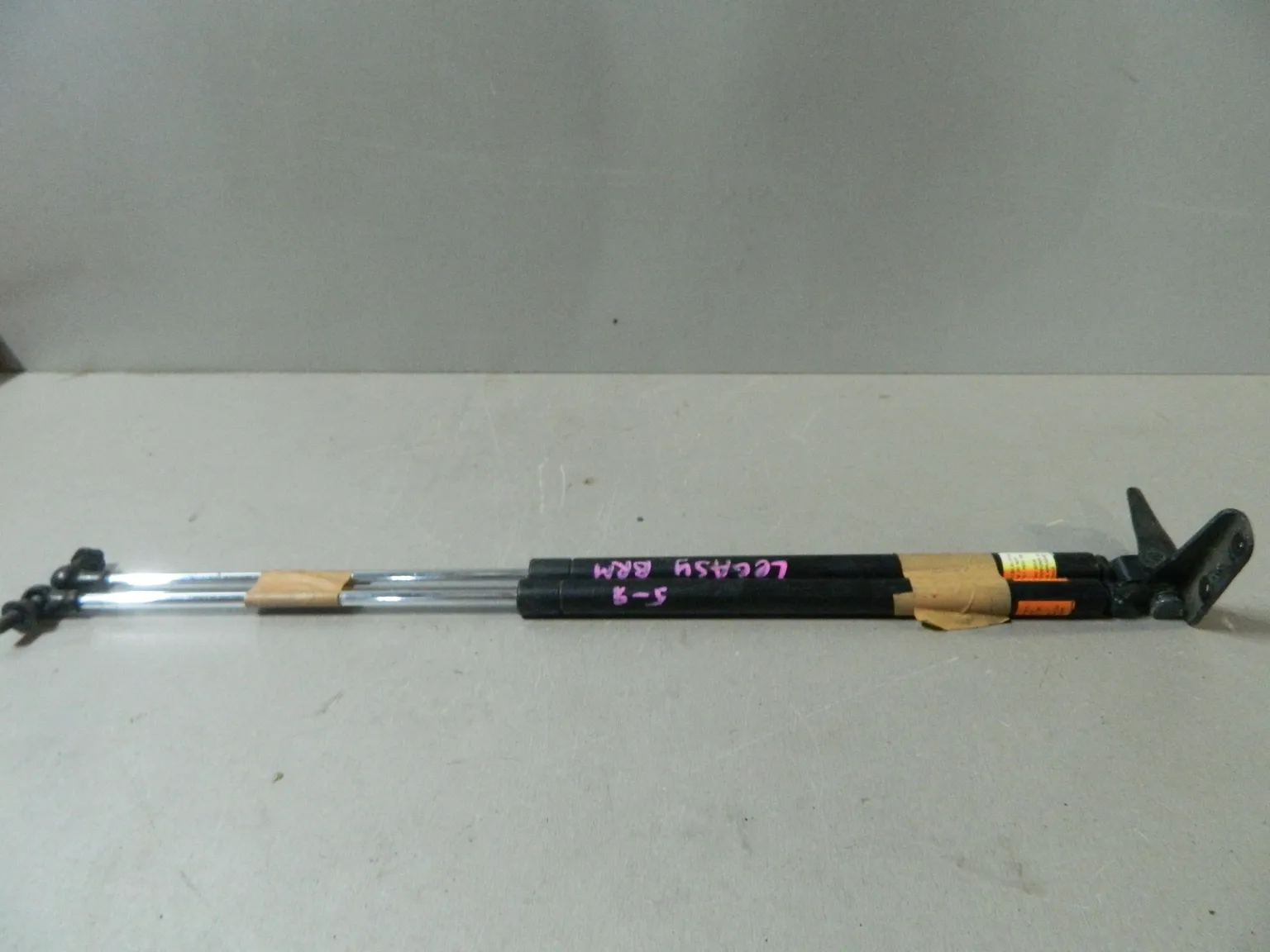 Амортизатор багажника SUBARU OUTBACK BRM (Контрактный) 81532120