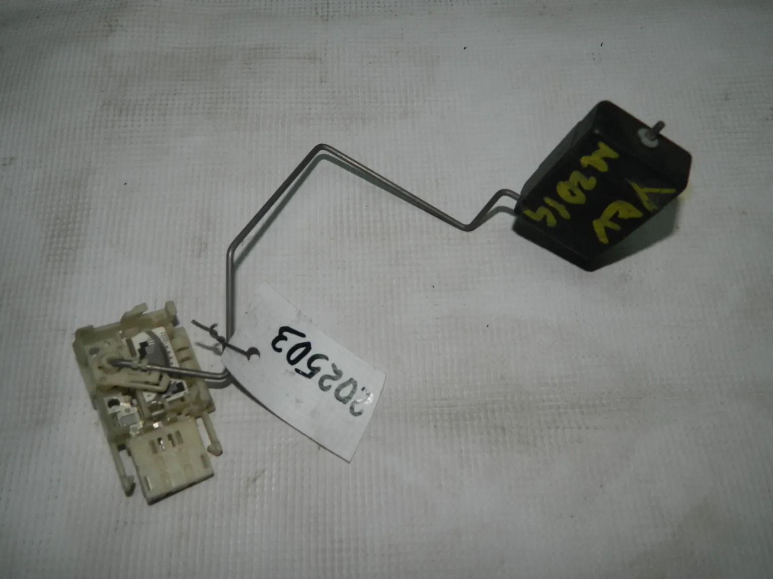 Датчик уровня топлива DAIHATSU YRV M201G (Контрактный) 202503