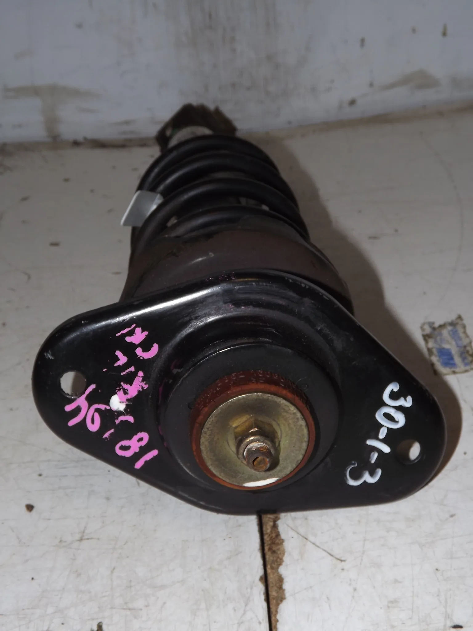 Стойка подвески MINI COOPER R50 Задн Лев (Контрактный) 35023204