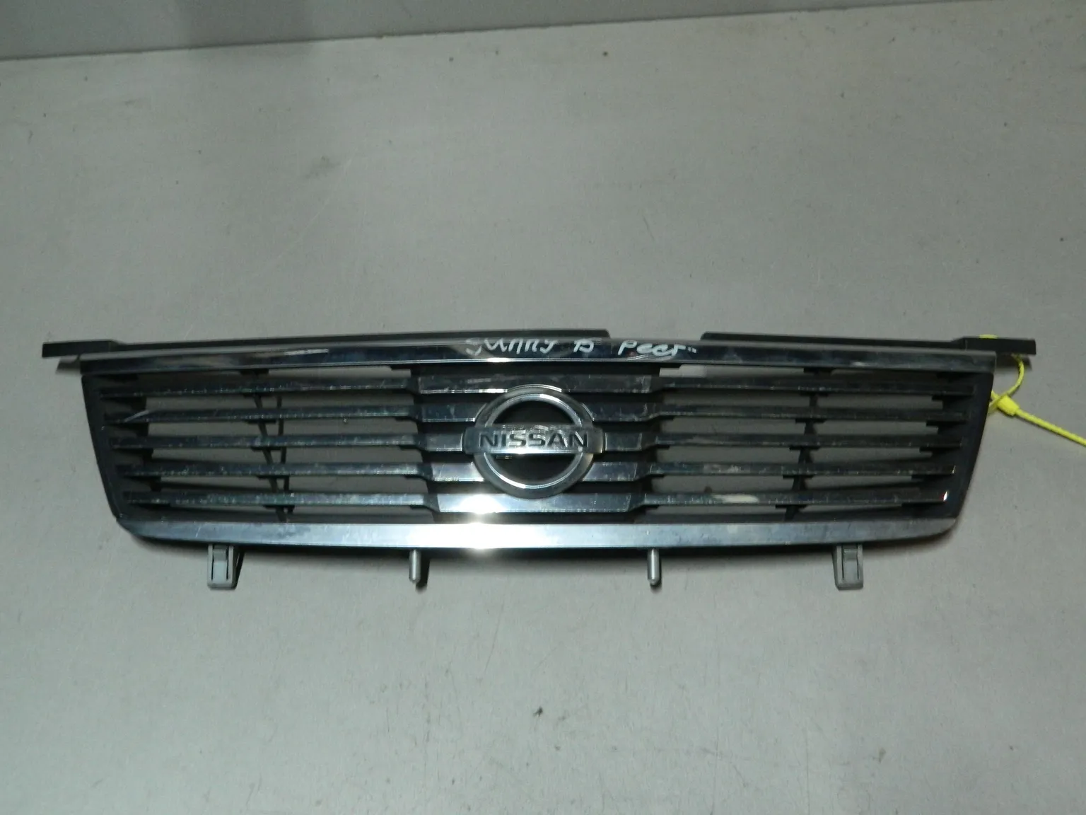 Решетка радиатора NISSAN SUNNY FB15 (Контрактный) 79773257