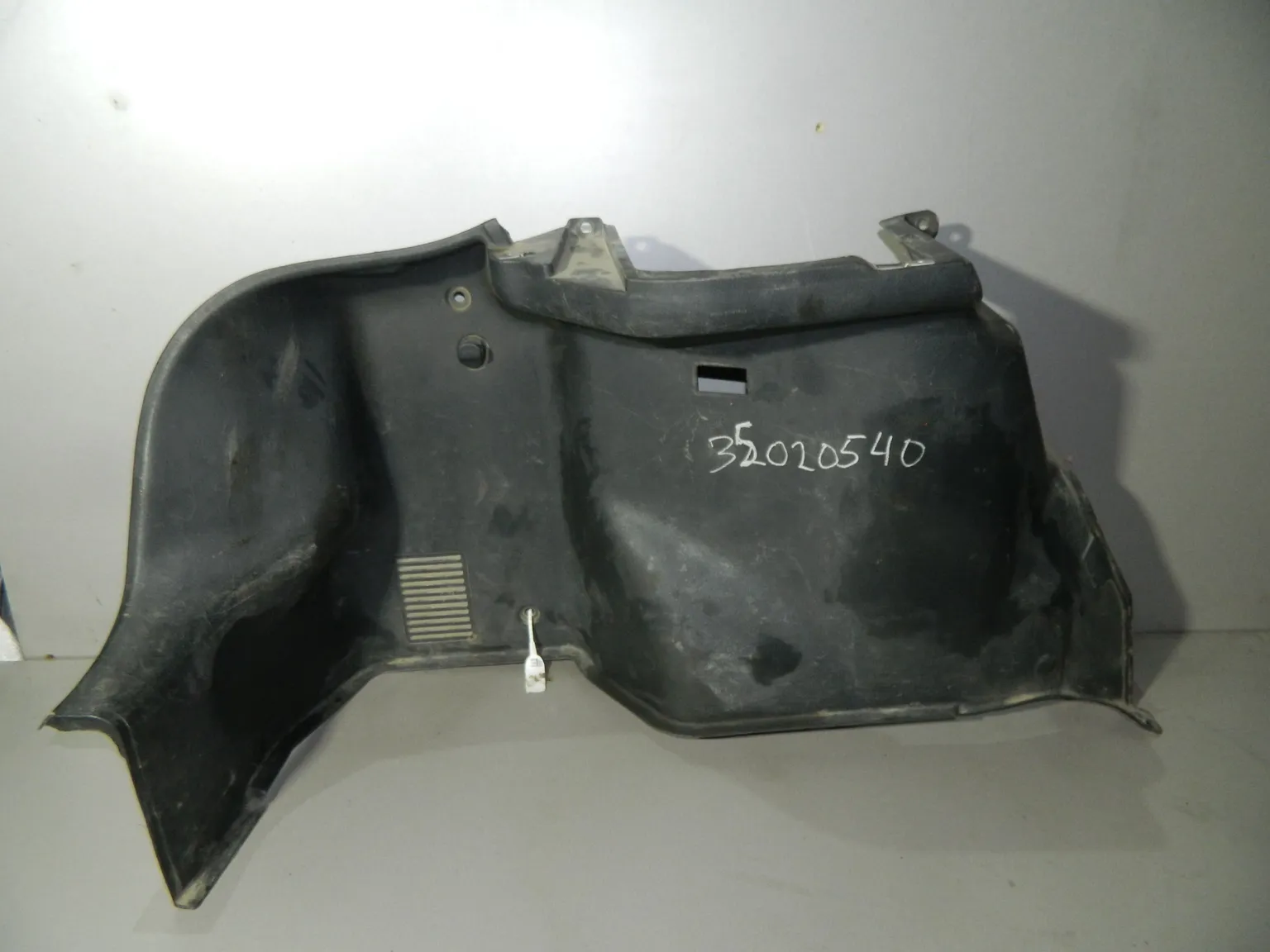 Обшивка багажника HYUNDAI ACCENT LC Лев (Б/У) 35020540