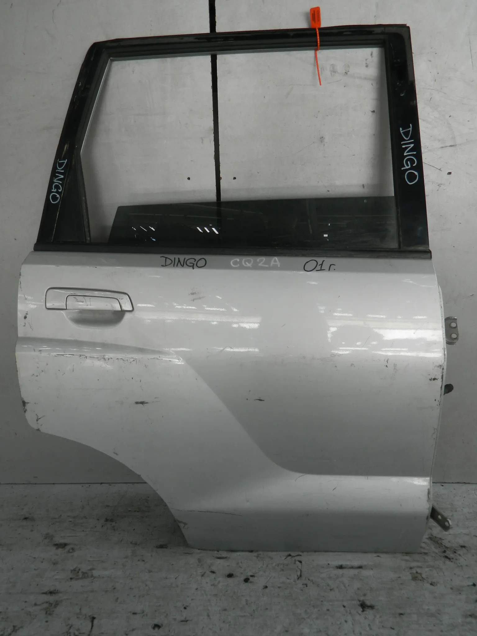 Дверь MITSUBISHI DINGO CQ2A Зад Прав (Контрактный) 72355423