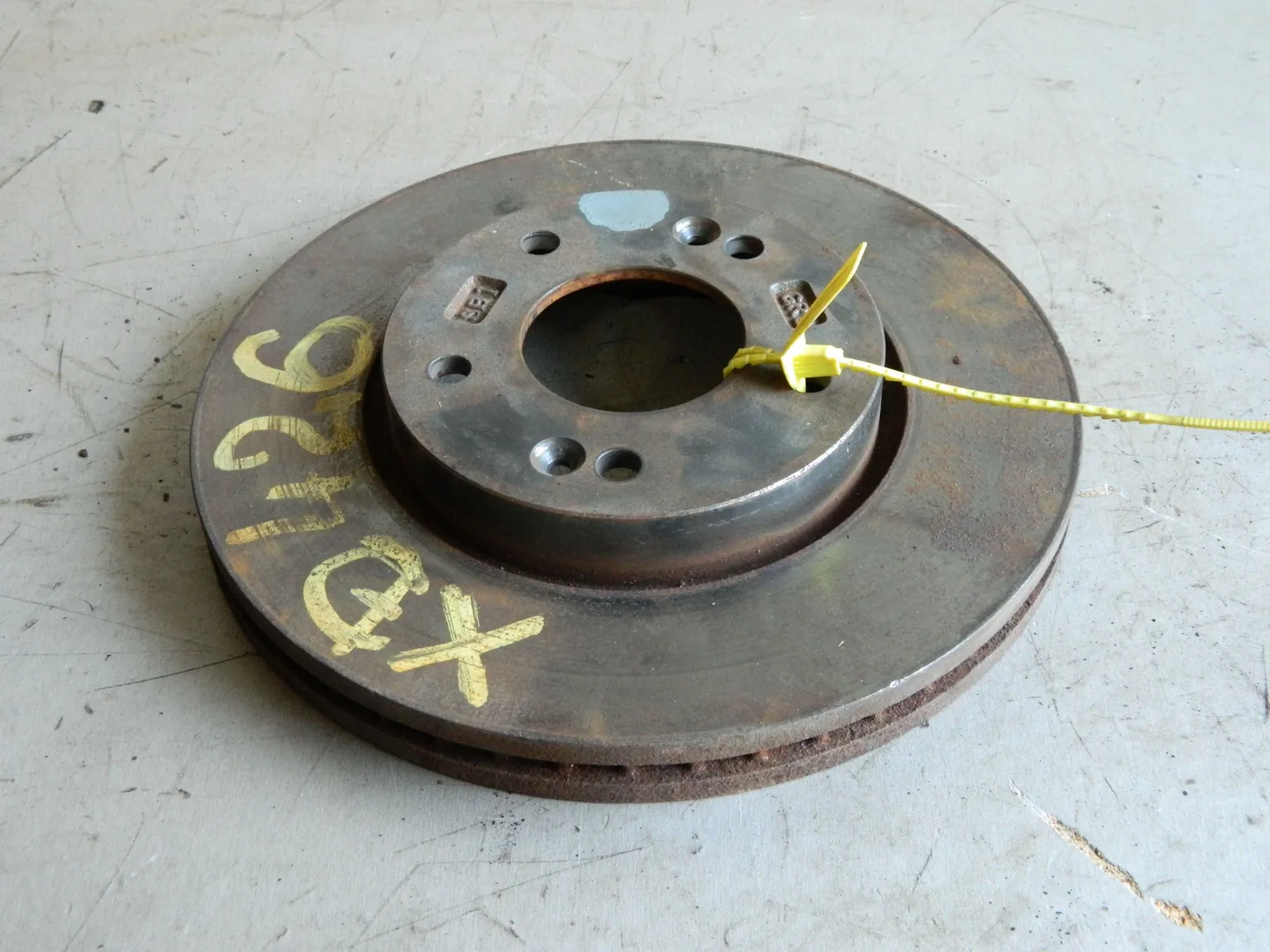 Диск тормозной KIA SOUL AM 2008-2014 Перед (Контрактный) 94584047