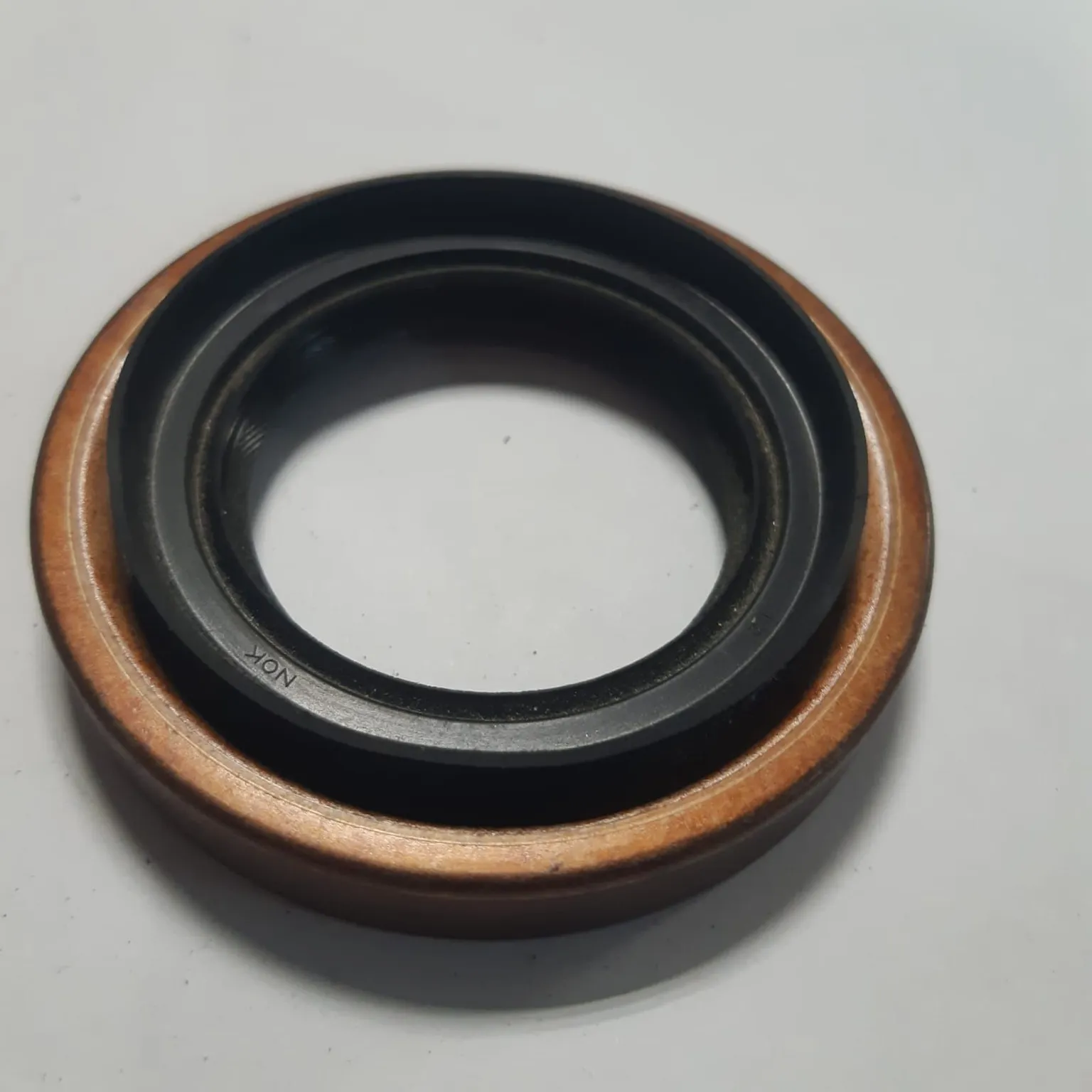 Сальник NOK BH4053E TOYOTA Sequoia 44x74x11x16 9031144007