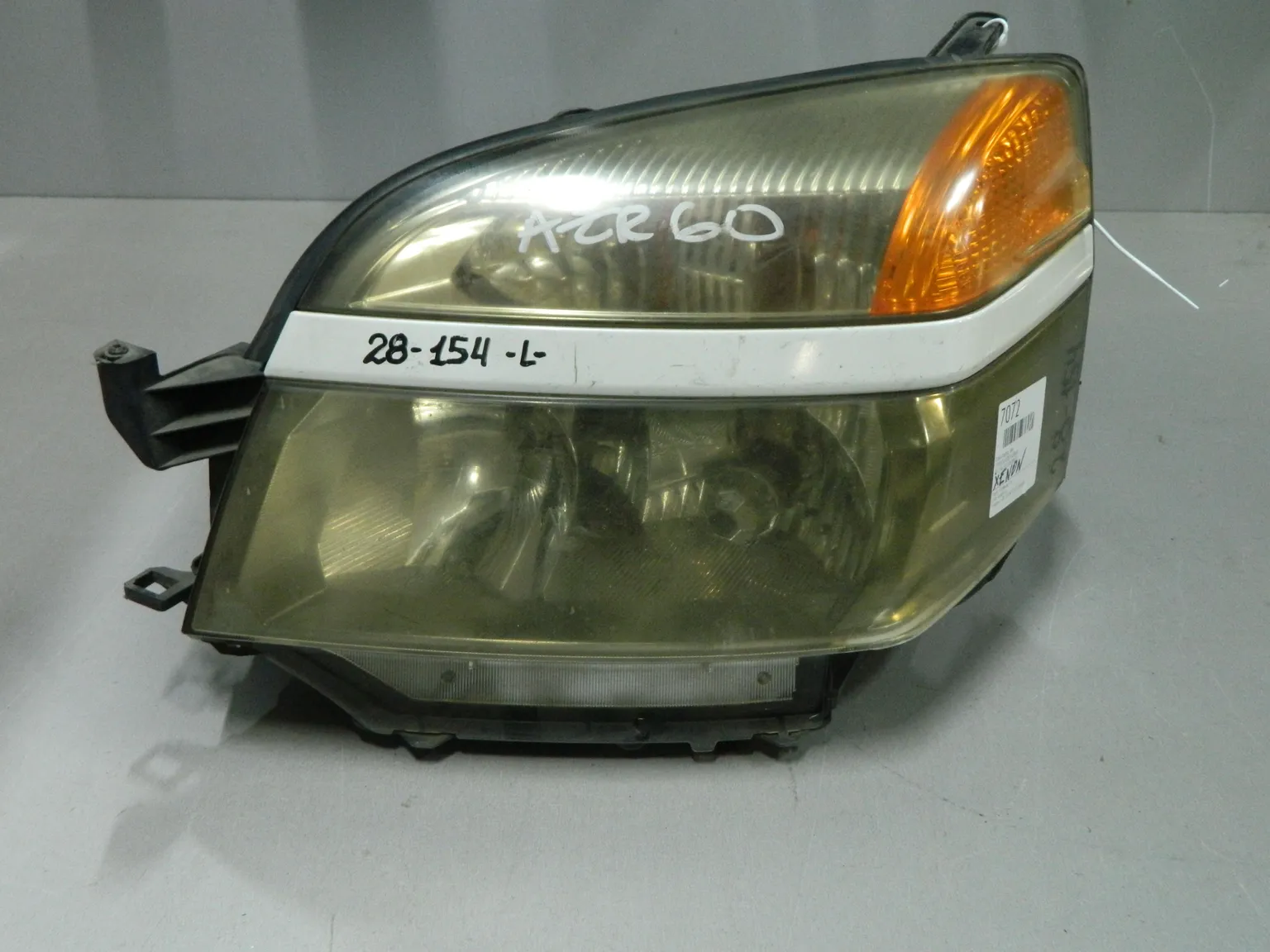 Фара TOYOTA VOXY AZR60 Перед Лев 28154 (Контрактный) 03344580
