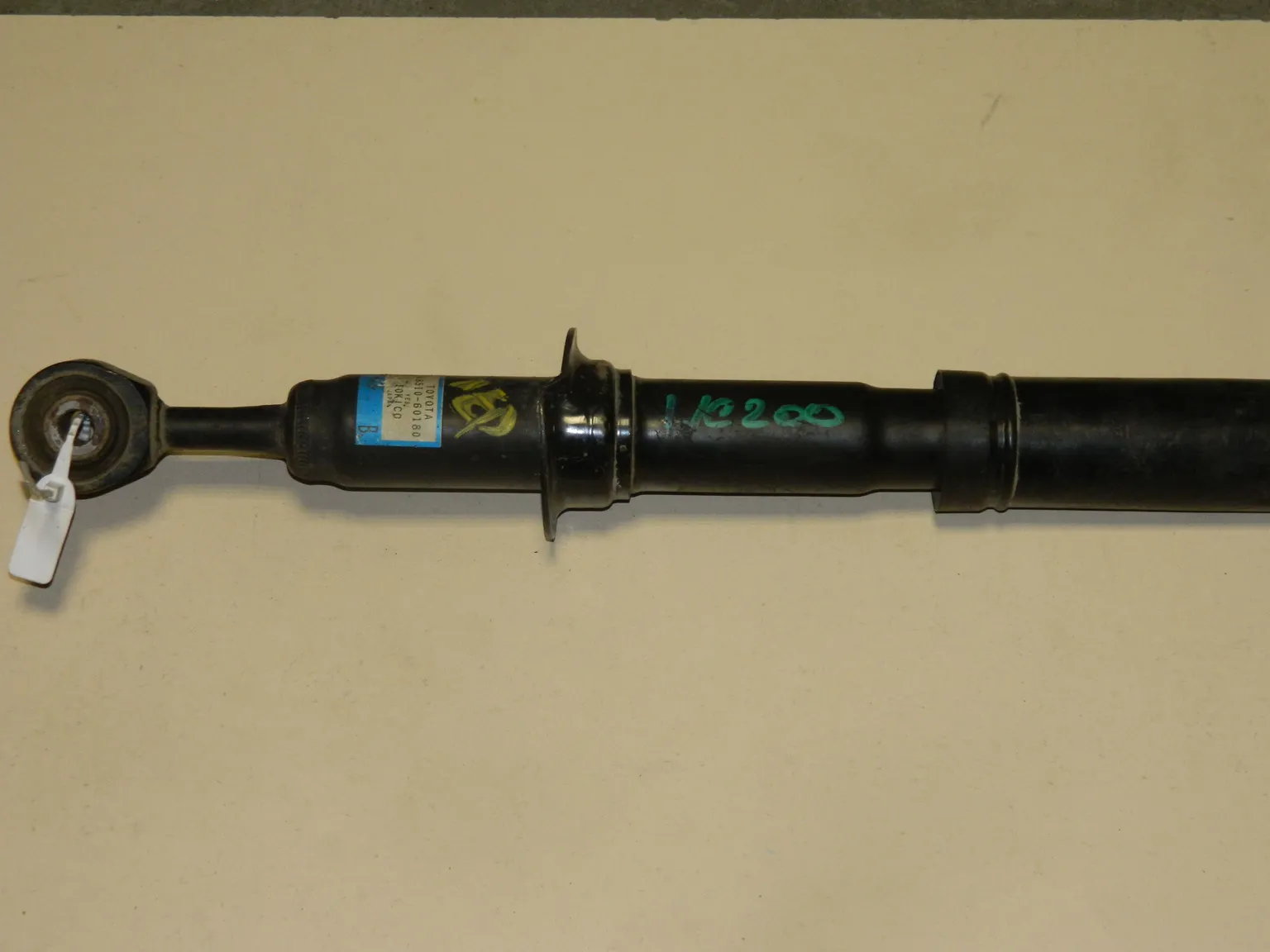 Амортизатор TOYOTA LAND CRUISER GRJ200 Перед (Контрактный) 45992081 4851060180