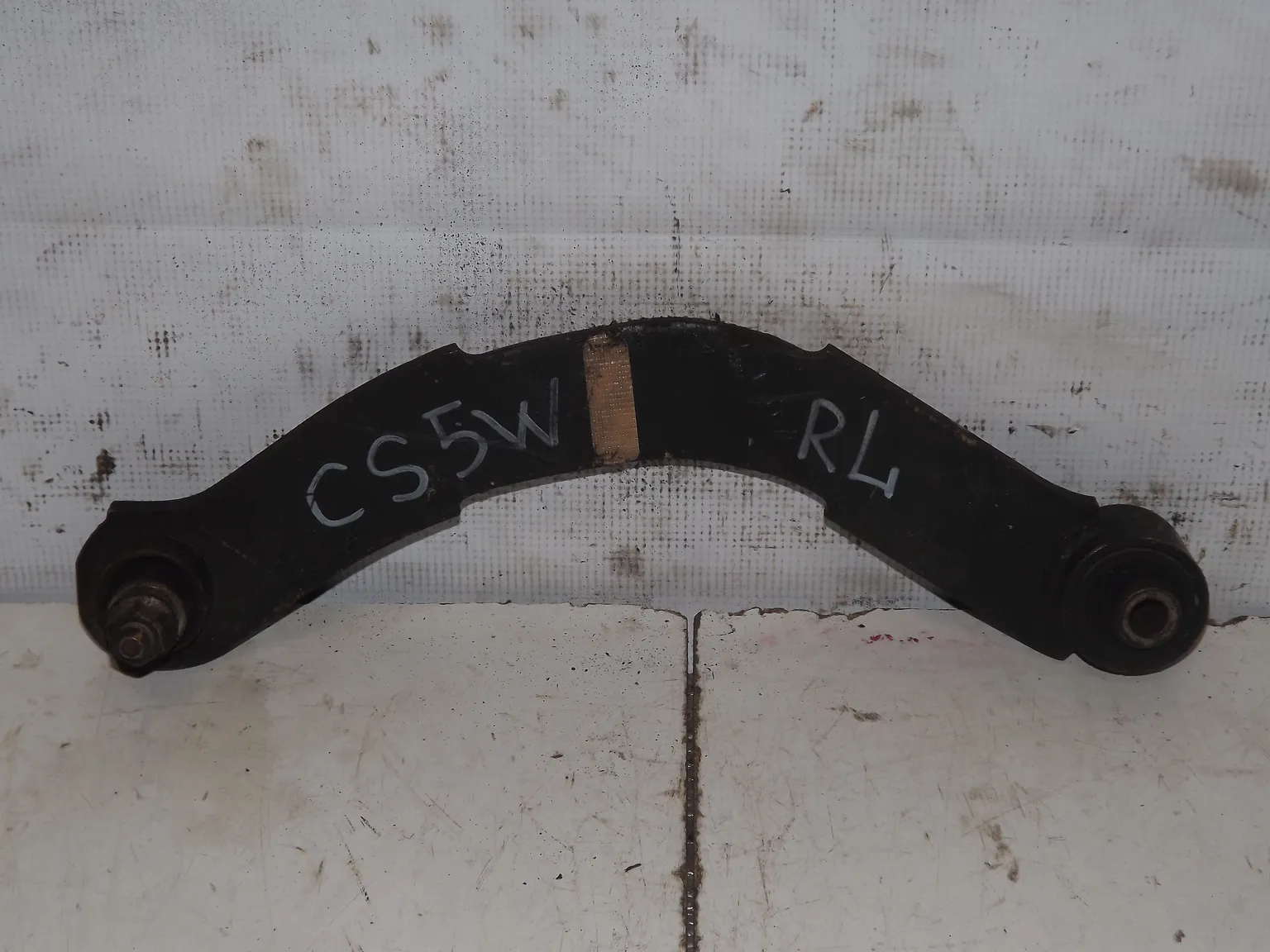 Рычаг подвески MITSUBISHI LANCER CEDIA CS5W Зад (Контрактный)