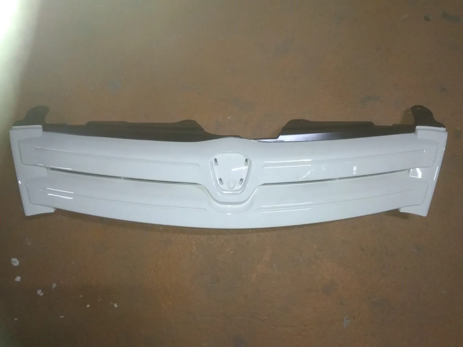 Решетка радиатора SAT STTYI10930 TOYOTA IST NCP60