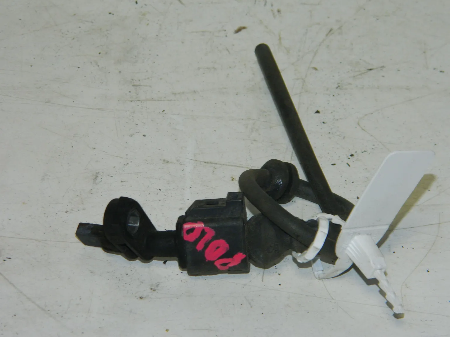 Датчик ABS VOLKSWAGEN POLO 6R1 Перед Лев (Контрактный) 45990380