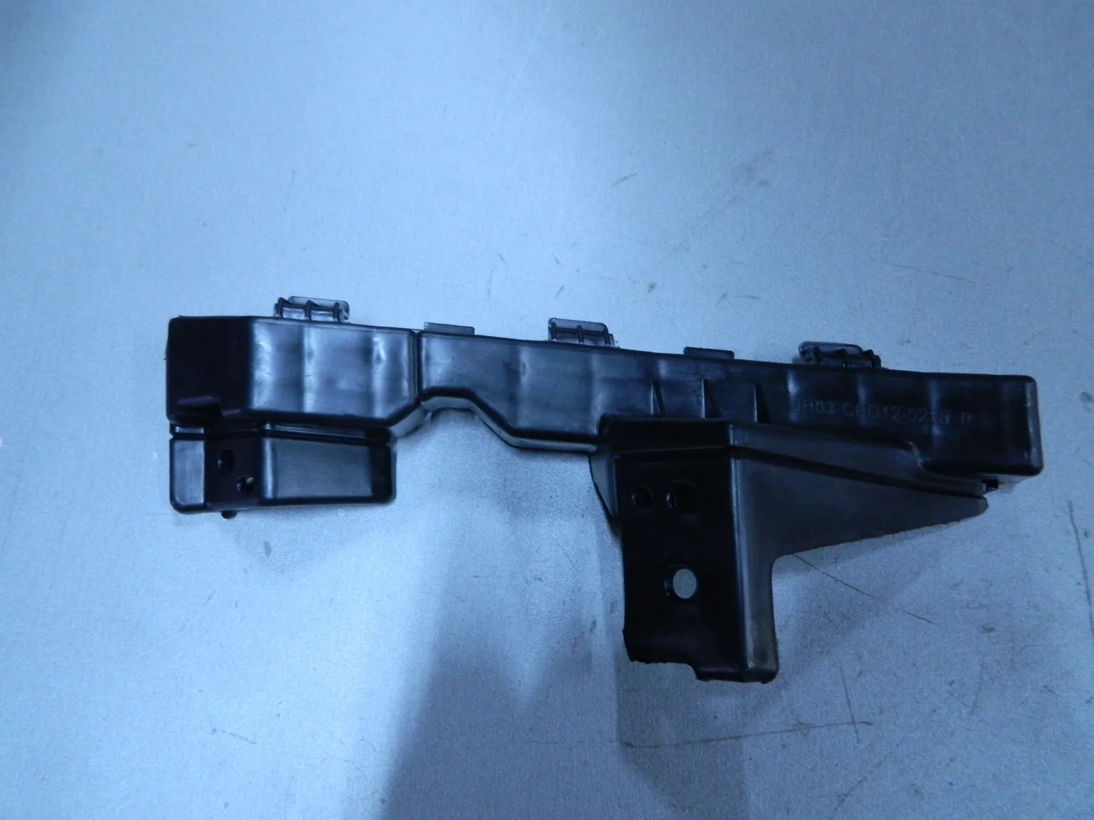 Кронштейн бампера JORDEN JH03CED12021BL KIA CEED 12- (средний) LH