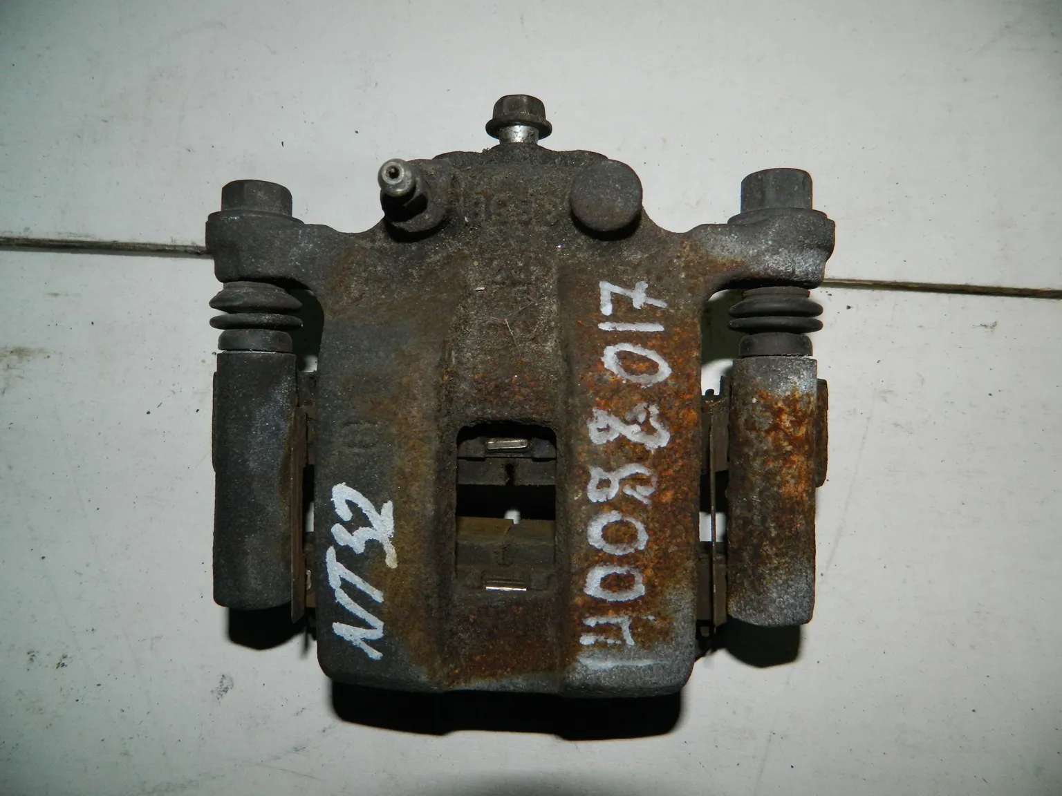 Суппорт NISSAN X-TRAIL NT32 Зад Прав (Контрактный) 140088017