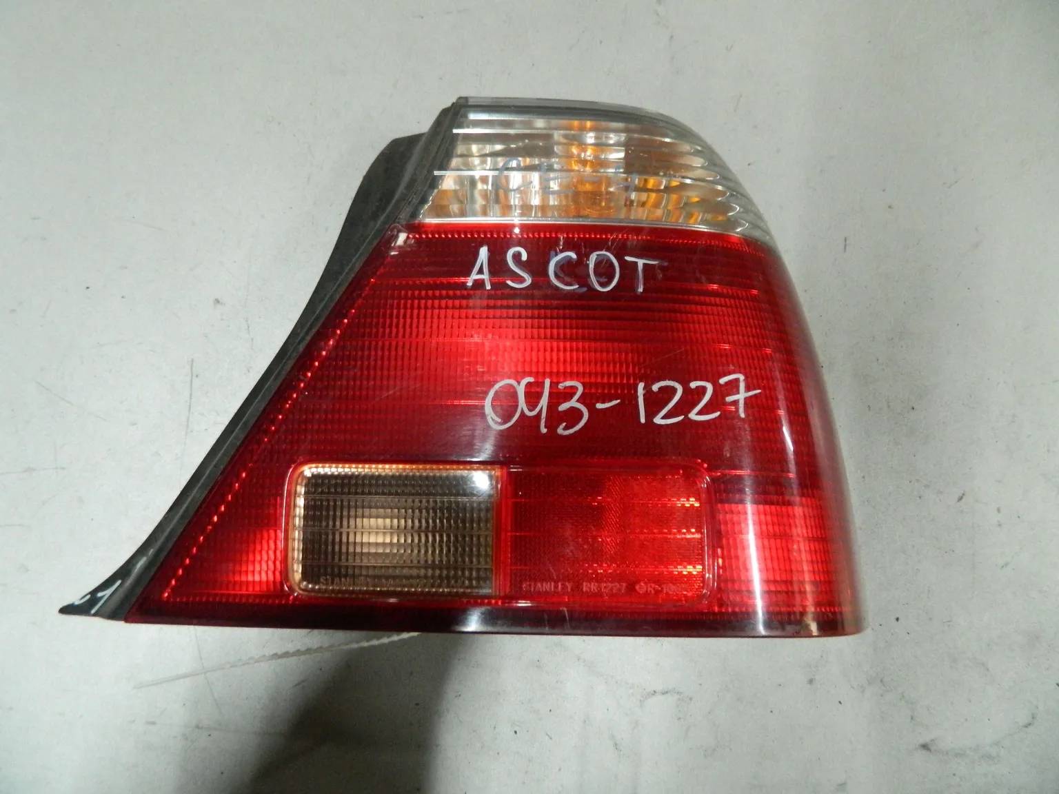 Фонарь HONDA ASCOT CE4 Зад Прав (Контрактный) 68000912
