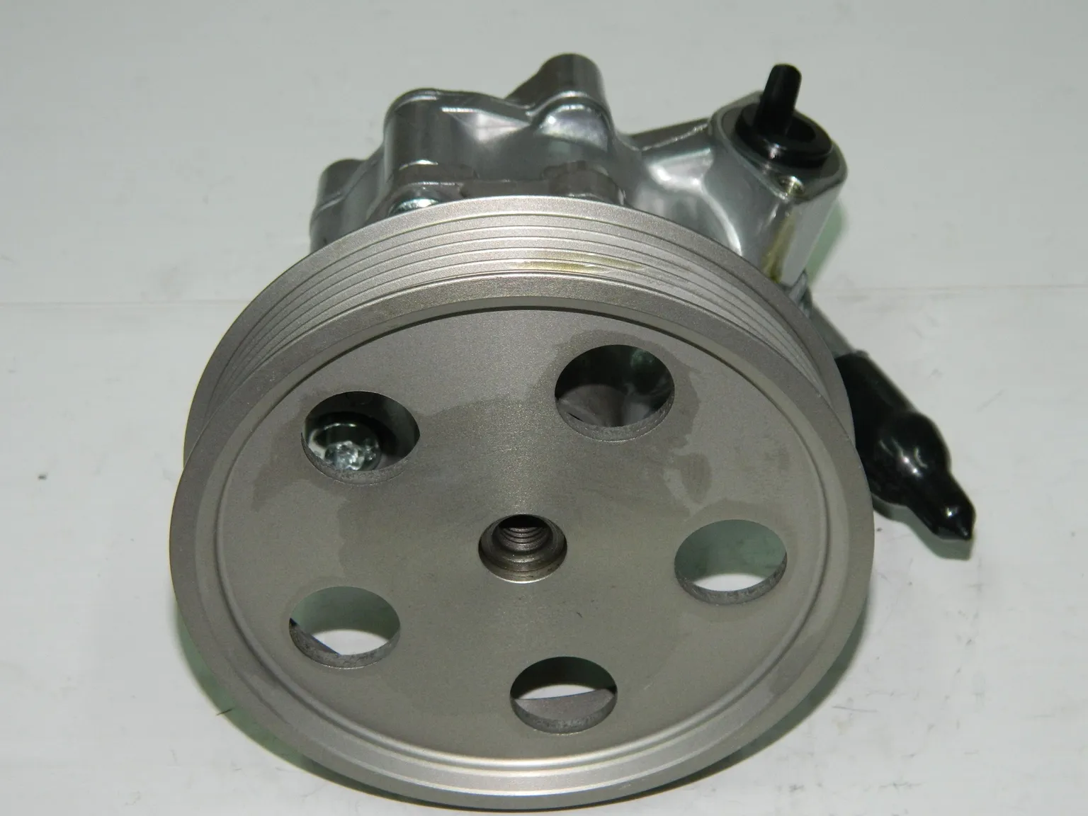 Насос ГУР GENERAL PARTS 8R0145155 AUDI A4 / AVANT 07- / AUDI A5 07-