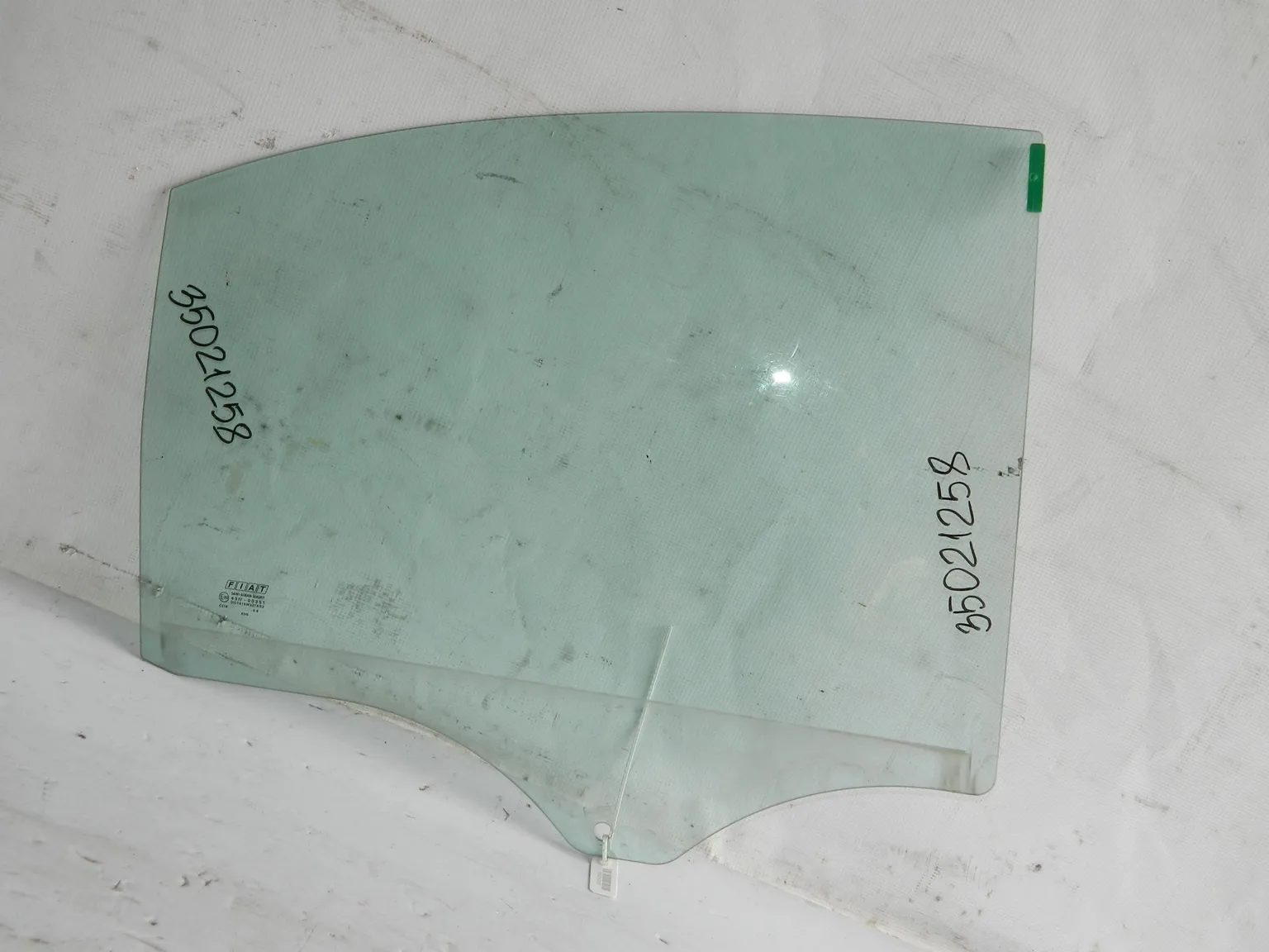 Стекло двери FIAT PANDA Зад Прав (Б/У)