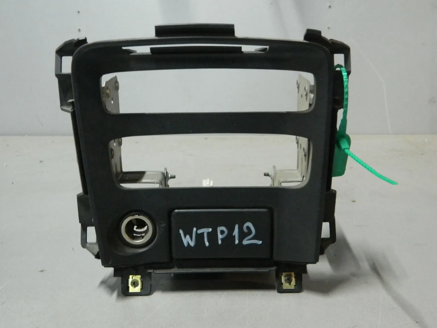 Консоль магнитолы NISSAN PRIMERA WTP12  (Контрактный) 81540396