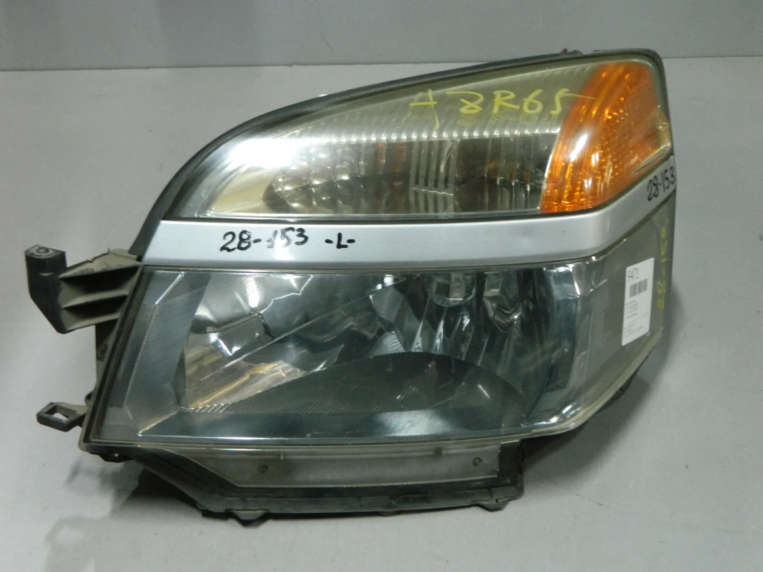 Фара TOYOTA VOXY AZR60 Перед Лев 28153 (Контрактный) 03344572