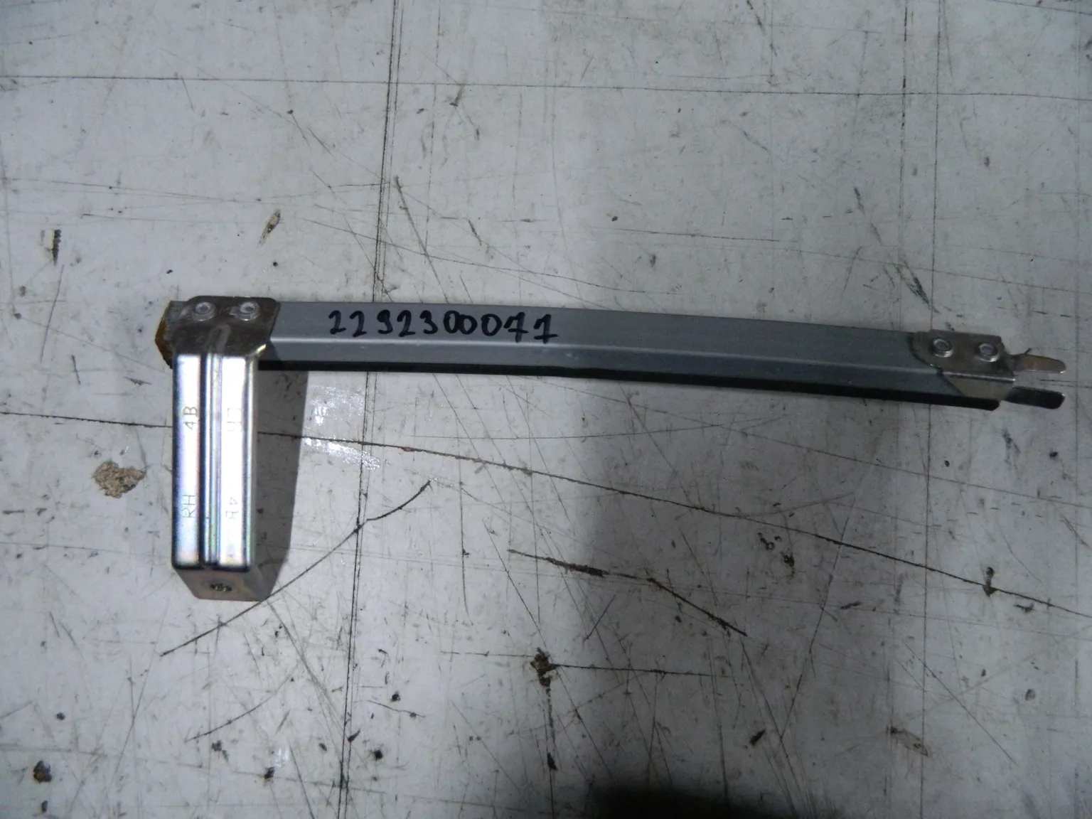 Направляющая стекла двери NISSAN X-TRAIL NT32 Перед Лев (Контрактный) 2292300077