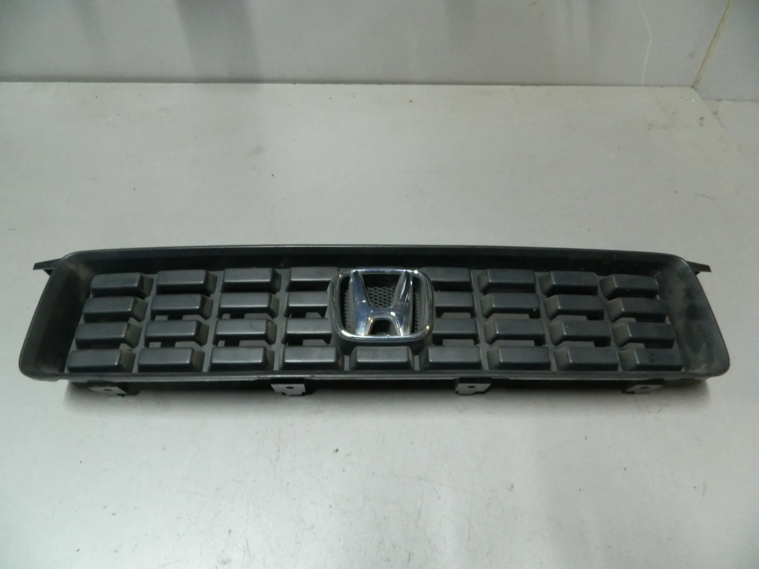 Решетка радиатора HONDA MOBILIO SPIKE GK2 (Контрактный) 81540954