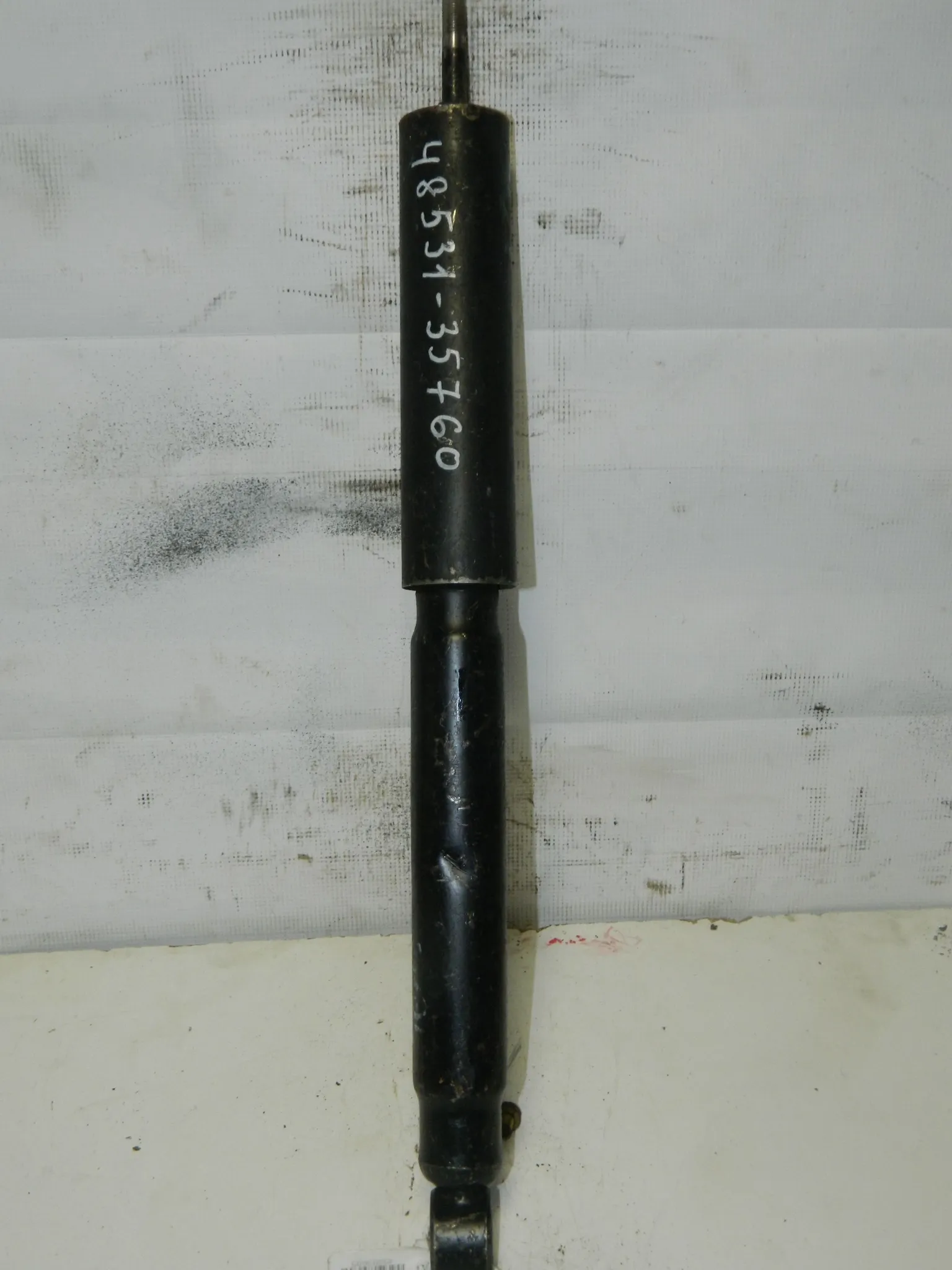 Амортизатор TOYOTA HILUX SURF KZN130 Зад (Контрактный) 45993685