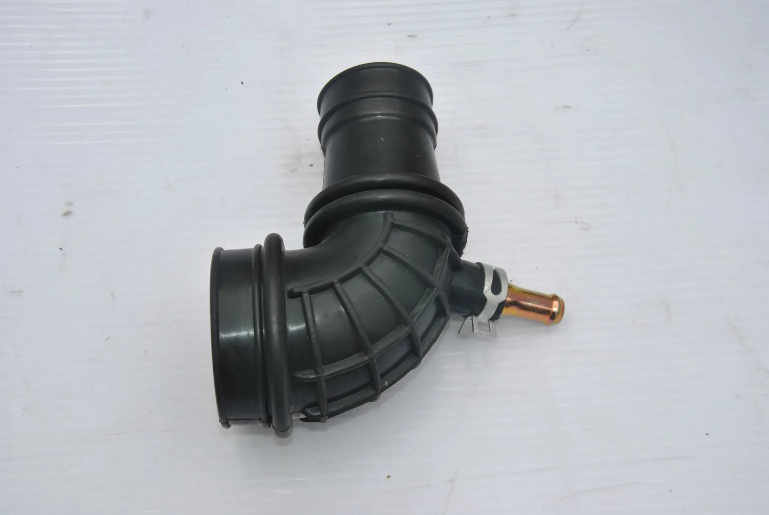 Патрубок воздушного фильтра GENERAL PARTS 165780W800 NISSAN PATHFINDER R50