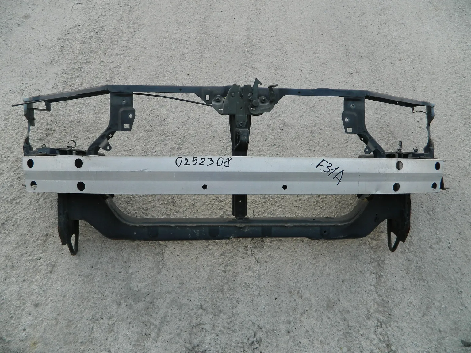 Рамка радиатора MITSUBISHI DIAMANTE F31A (Контрактный) 0252308