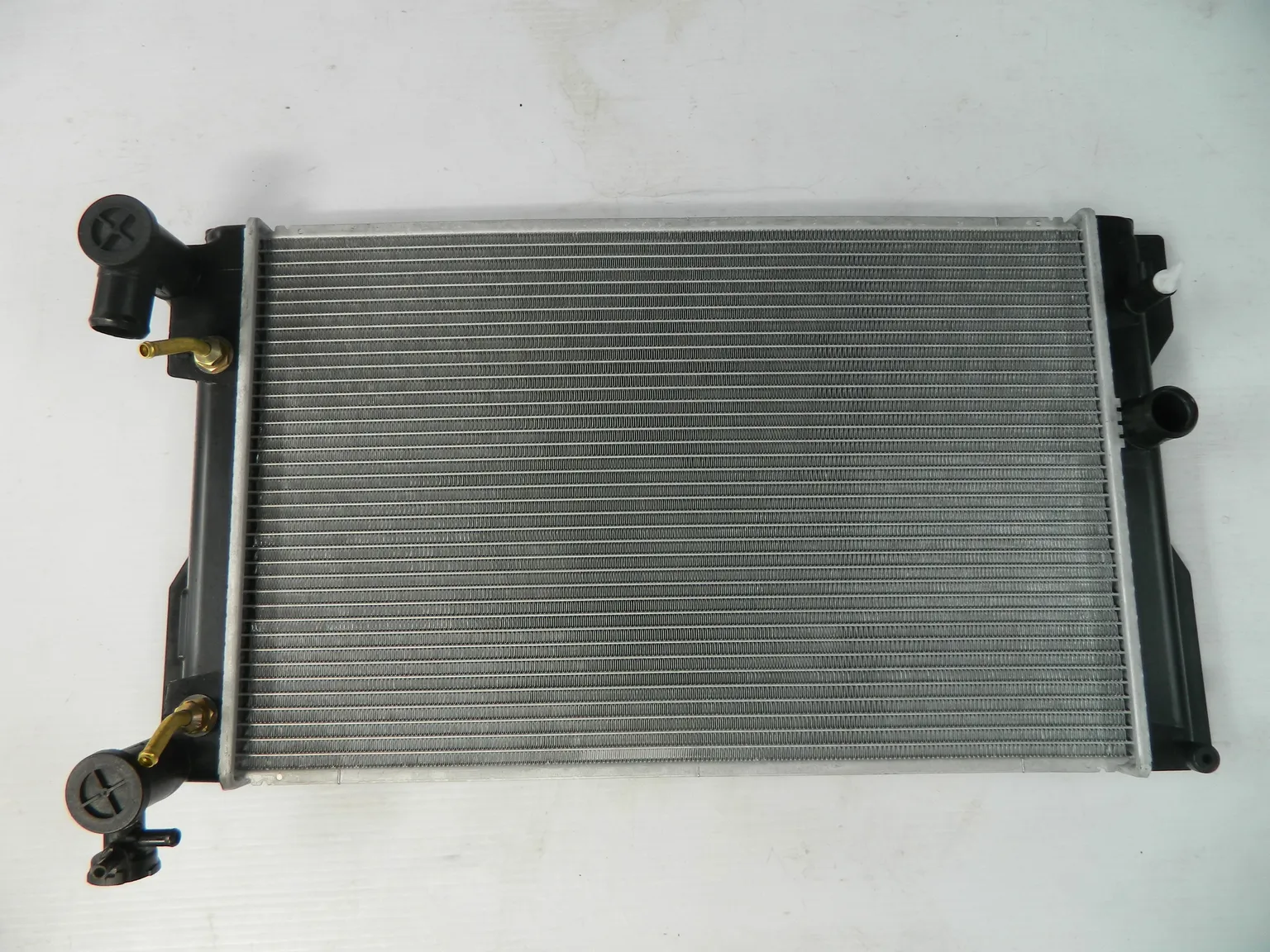 Радиатор охлаждения PANDAPARTS TOY01140 TOYOTA COROLLA / MATRIX / PONTIAC VIBE