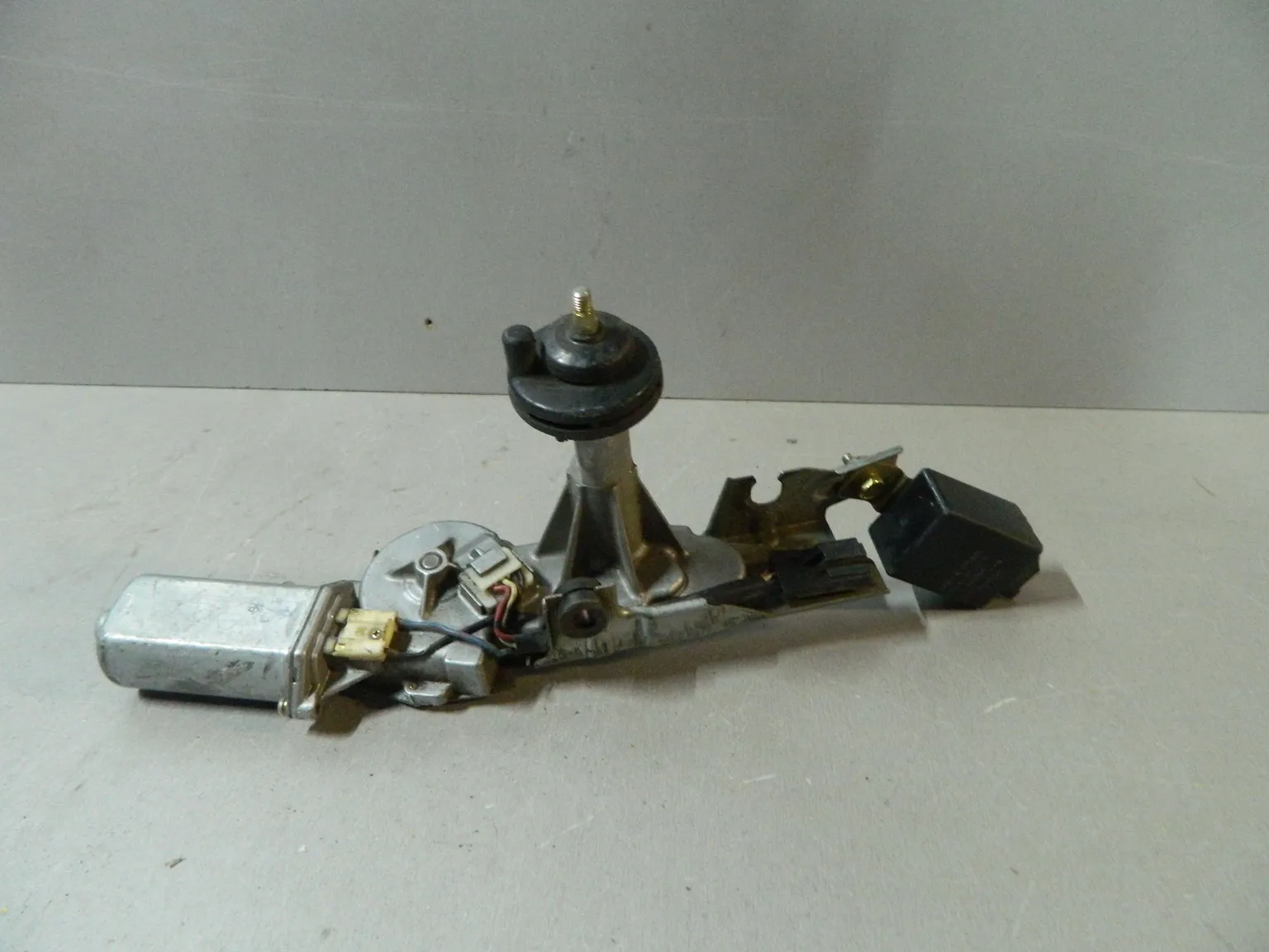 Мотор заднего дворника MITSUBISHI ETERNA E54A (Контрактный) 81528776