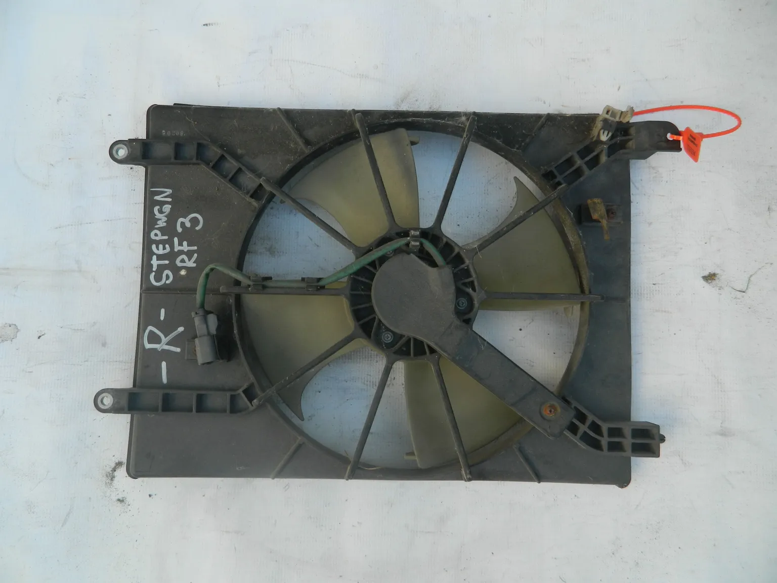 Диффузор радиатора HONDA STEPWGN RF3 (Контрактный) 72355294