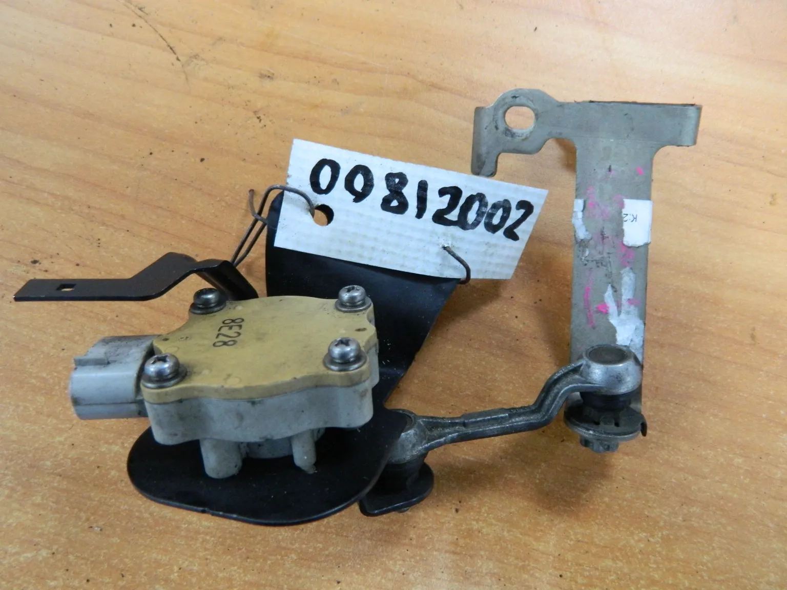 Датчик корректора фар TOYOTA AVENSIS AZT250 Перед (Контрактный)